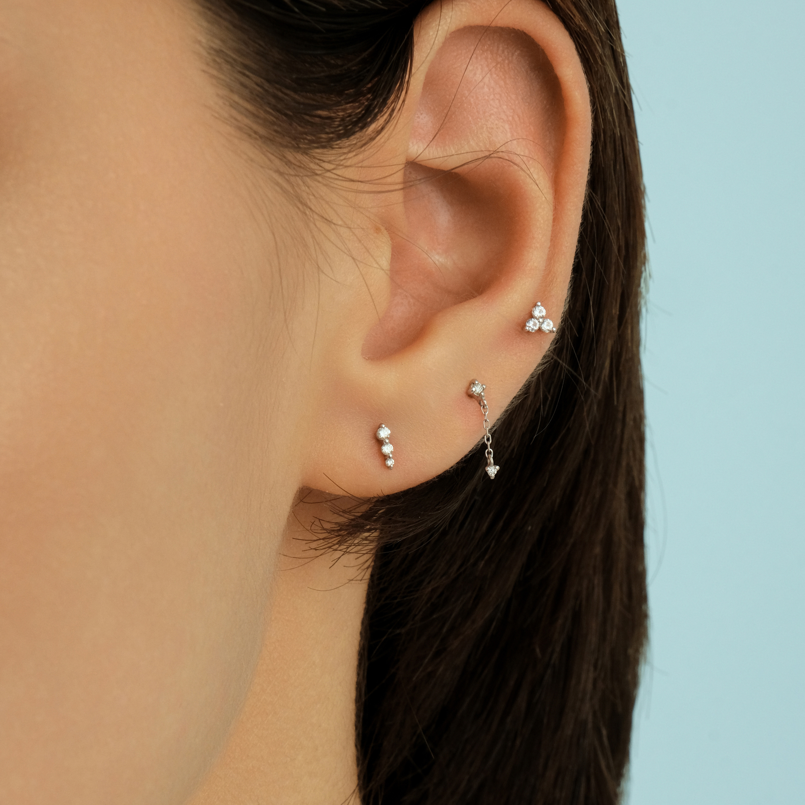 White gold earrings with sapphire inserts