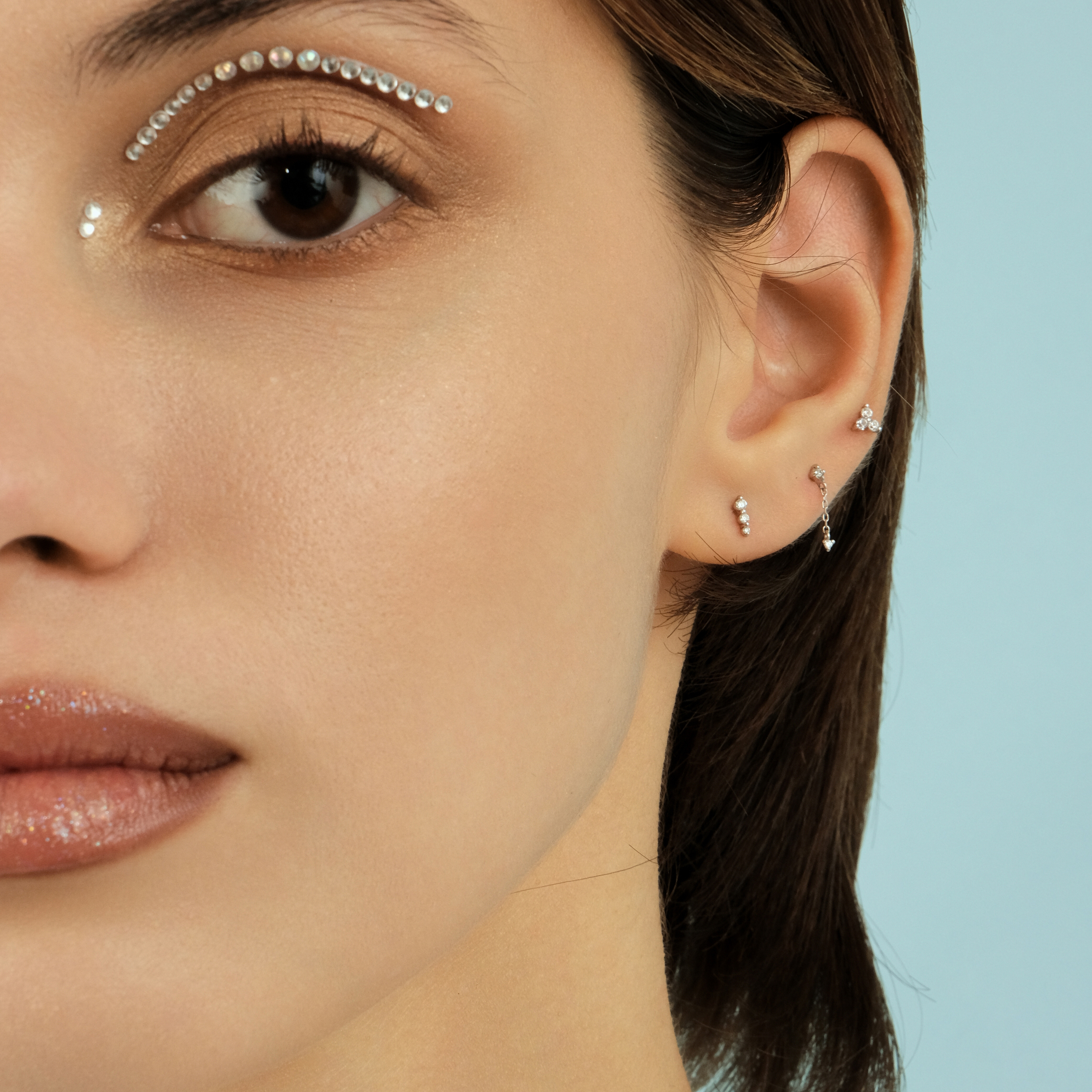 White gold earrings with sapphire inserts