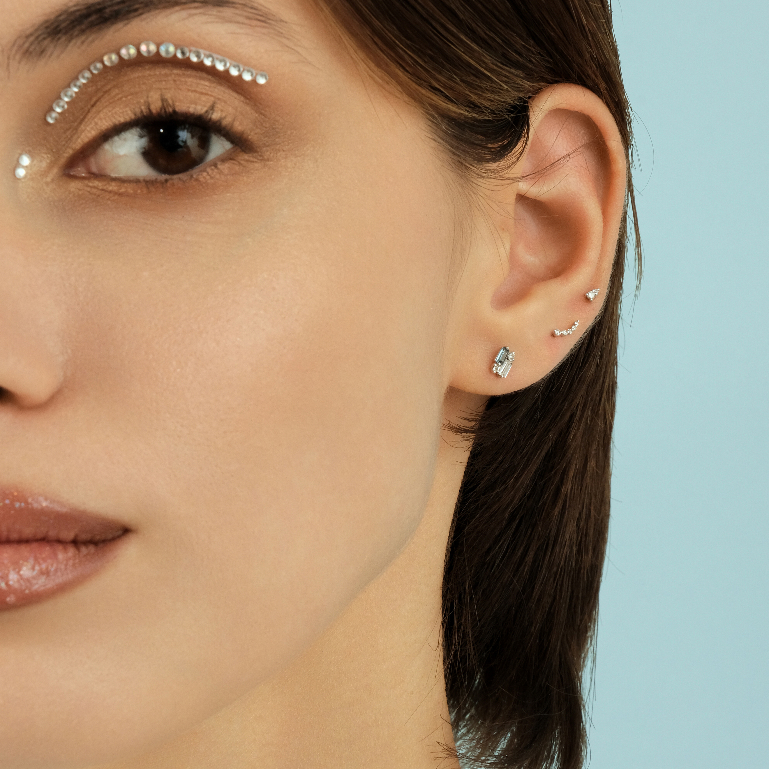 Earrings made of white gold with diamonds