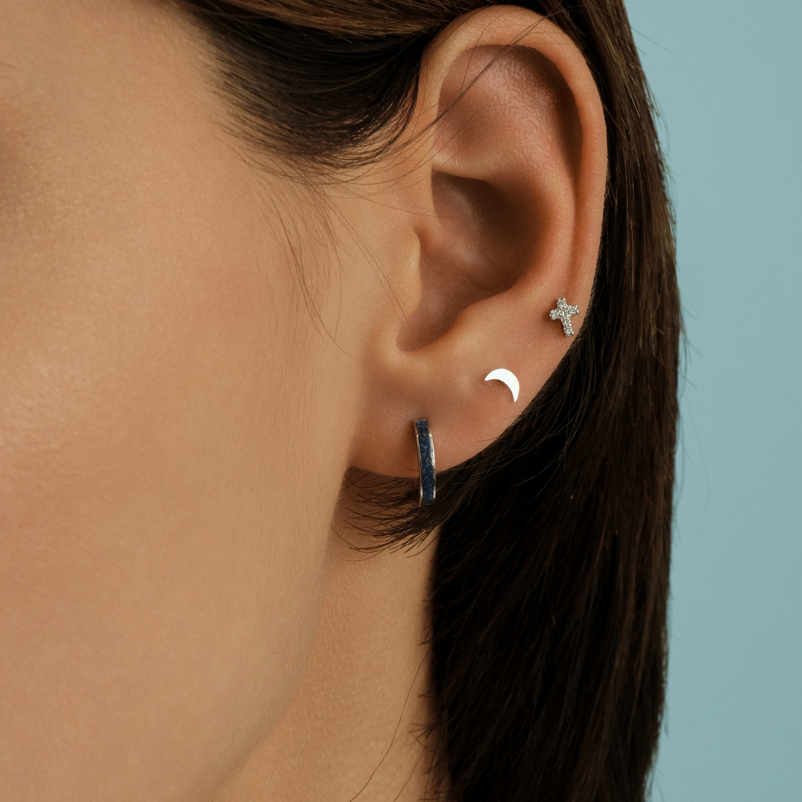 White gold earrings with lapis lazuli inserts