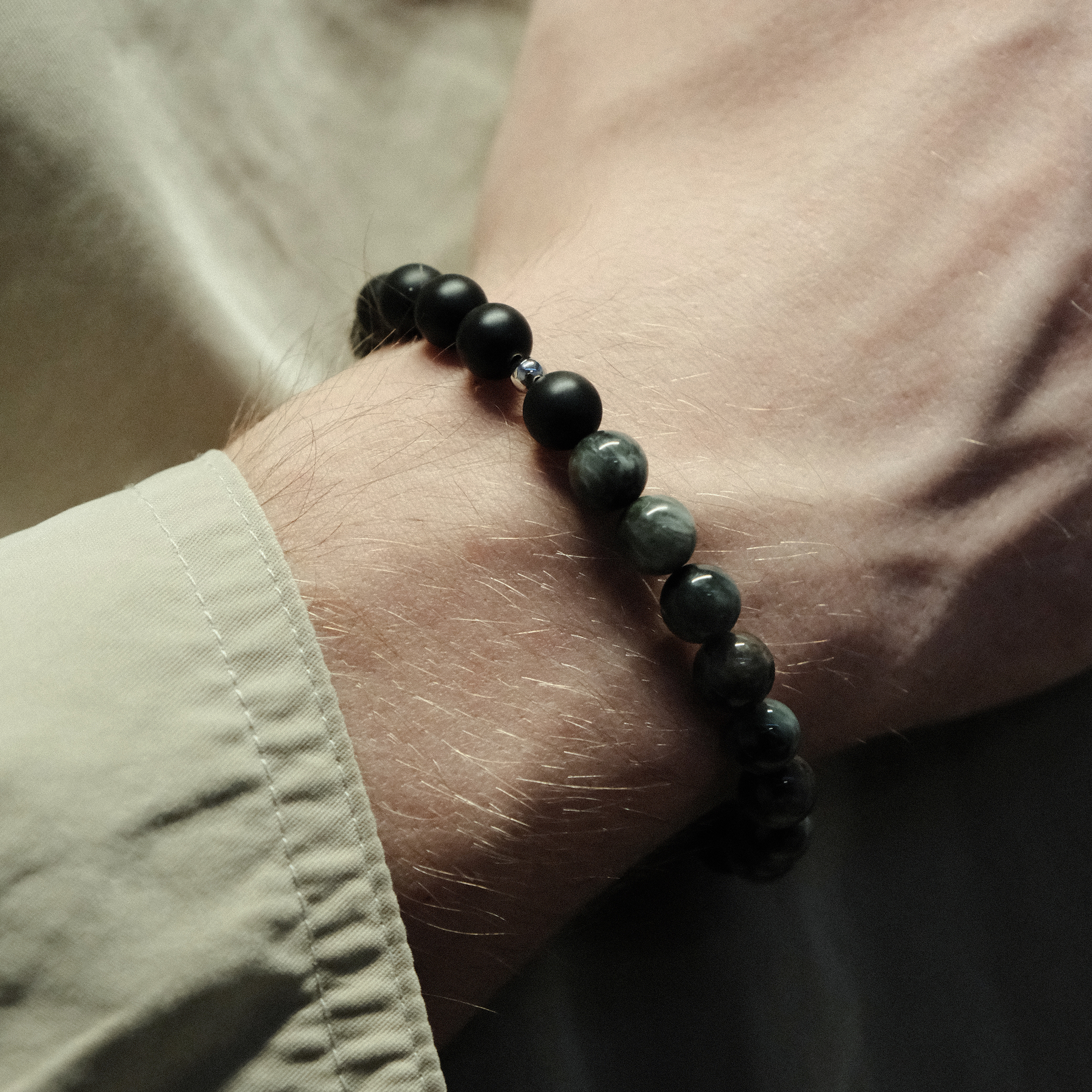 Bracelet made of agate and gray chrysoberyl Ø8mm