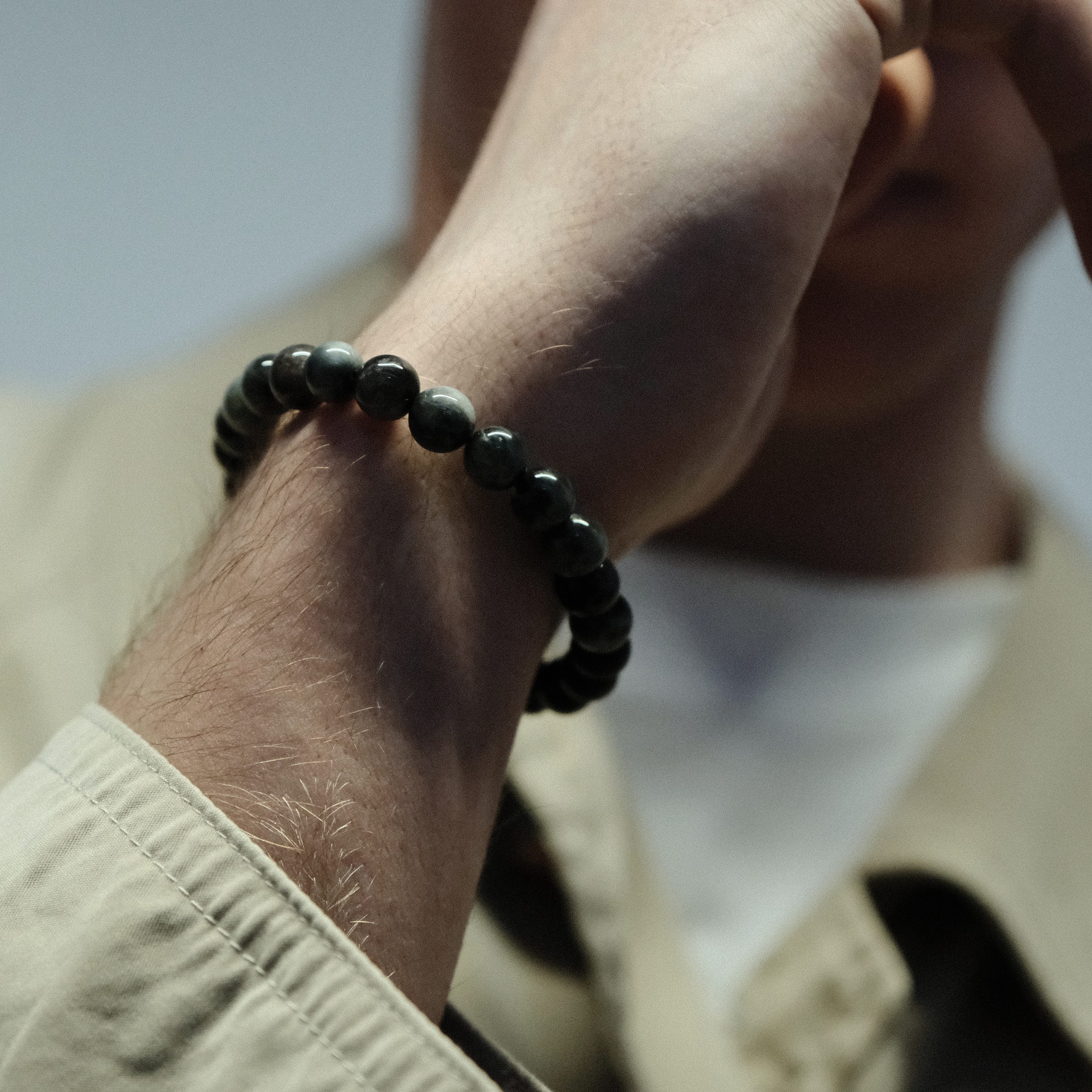 Bracelet made of agate and gray chrysoberyl Ø8mm