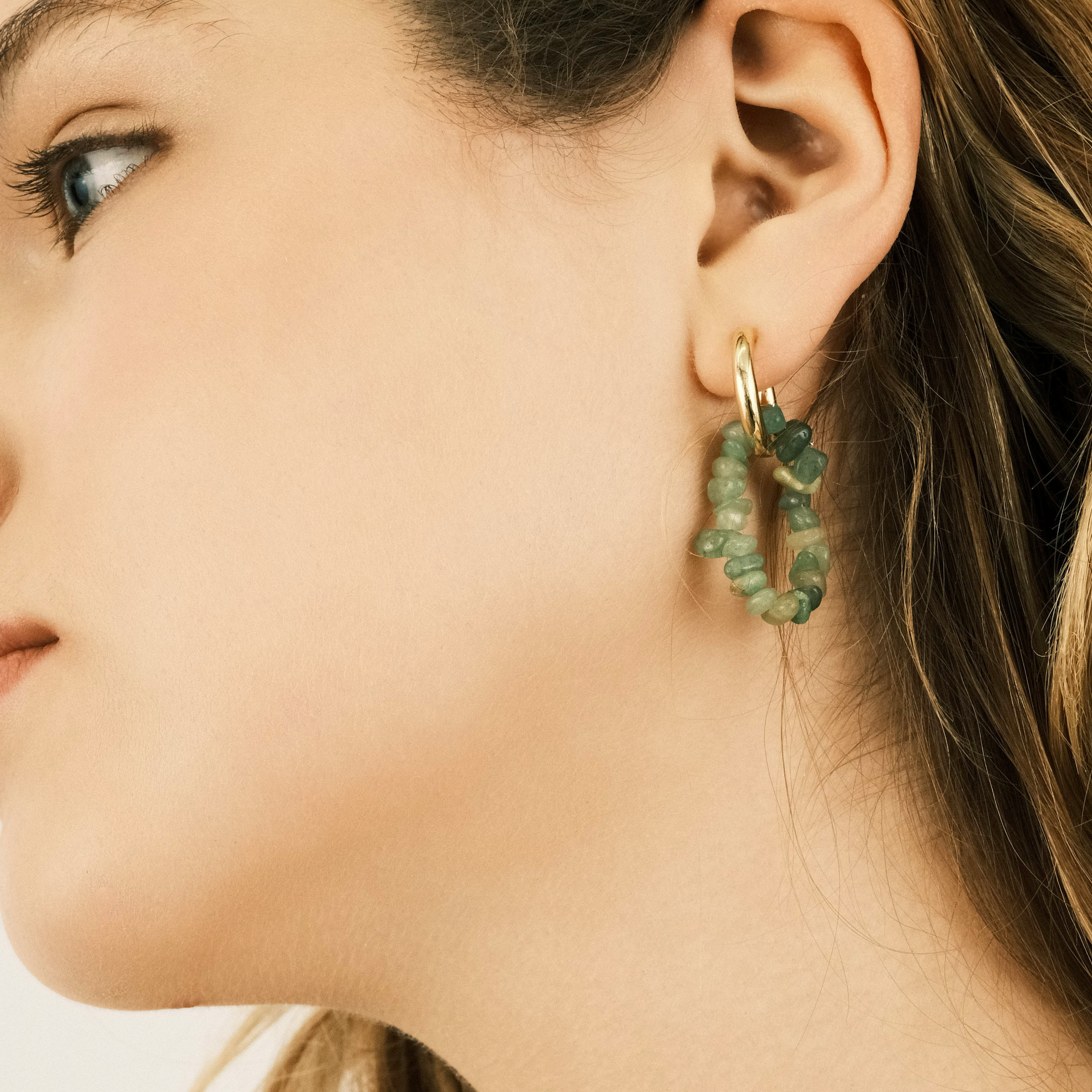 earrings with chrysolite