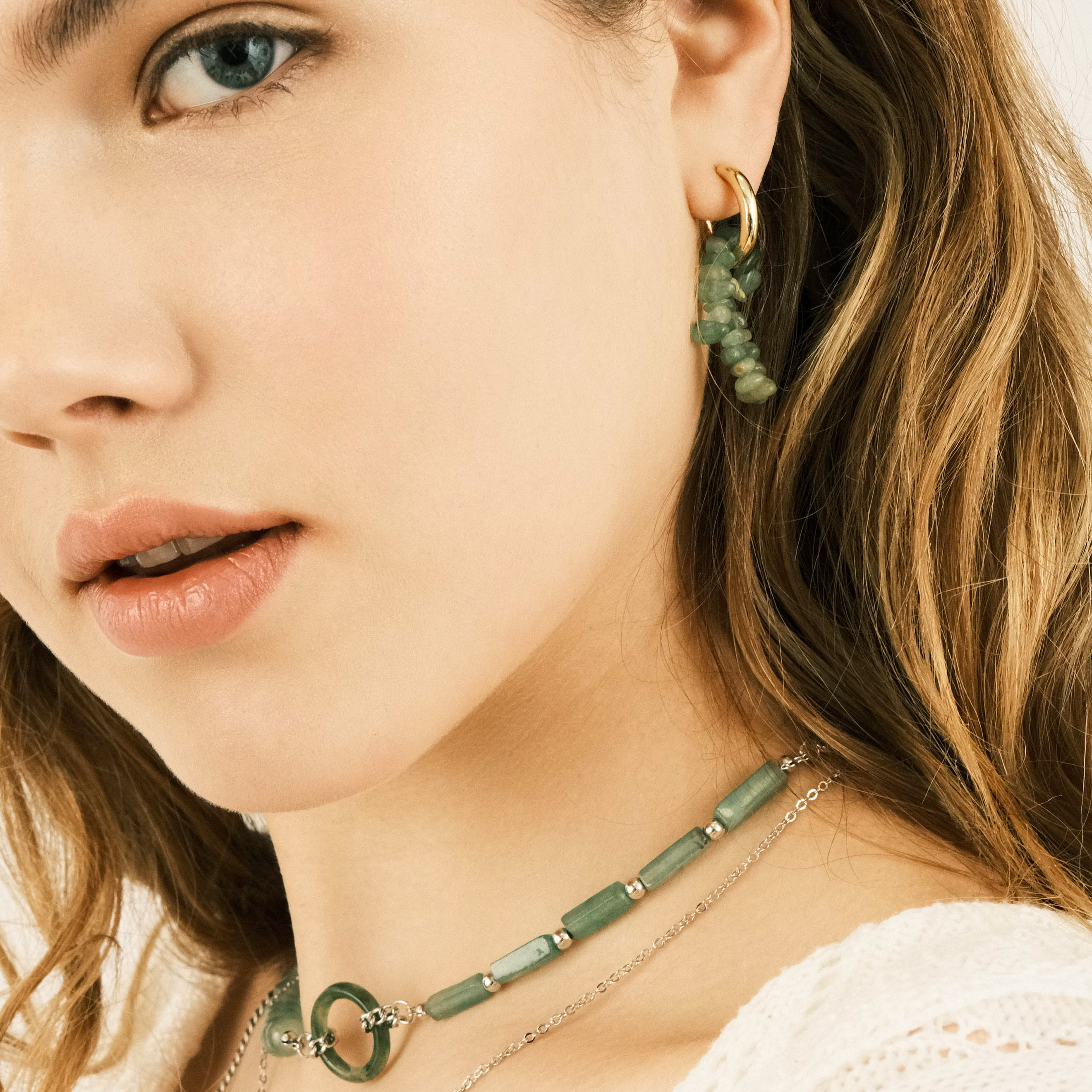 earrings with chrysolite