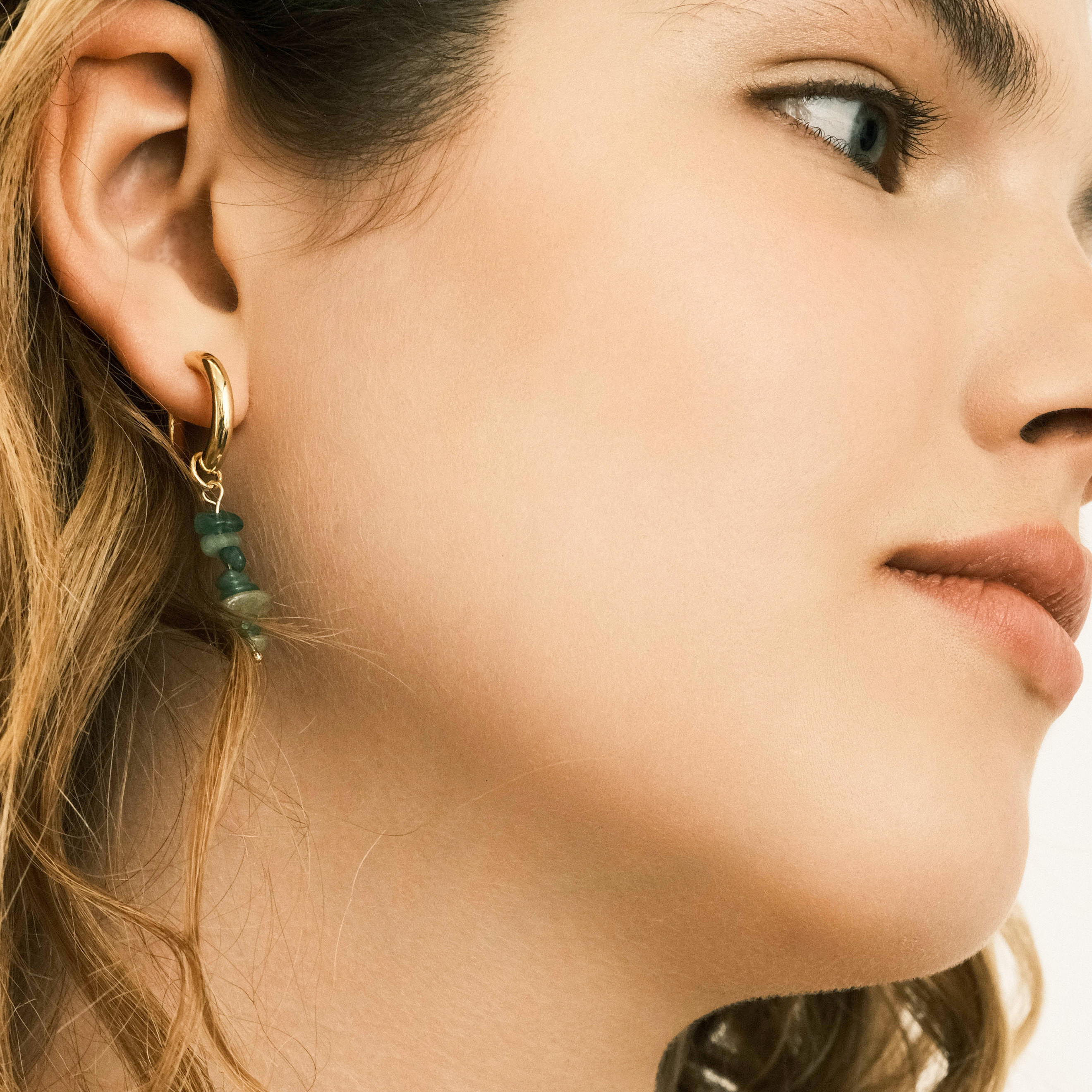 earrings with chrysolite