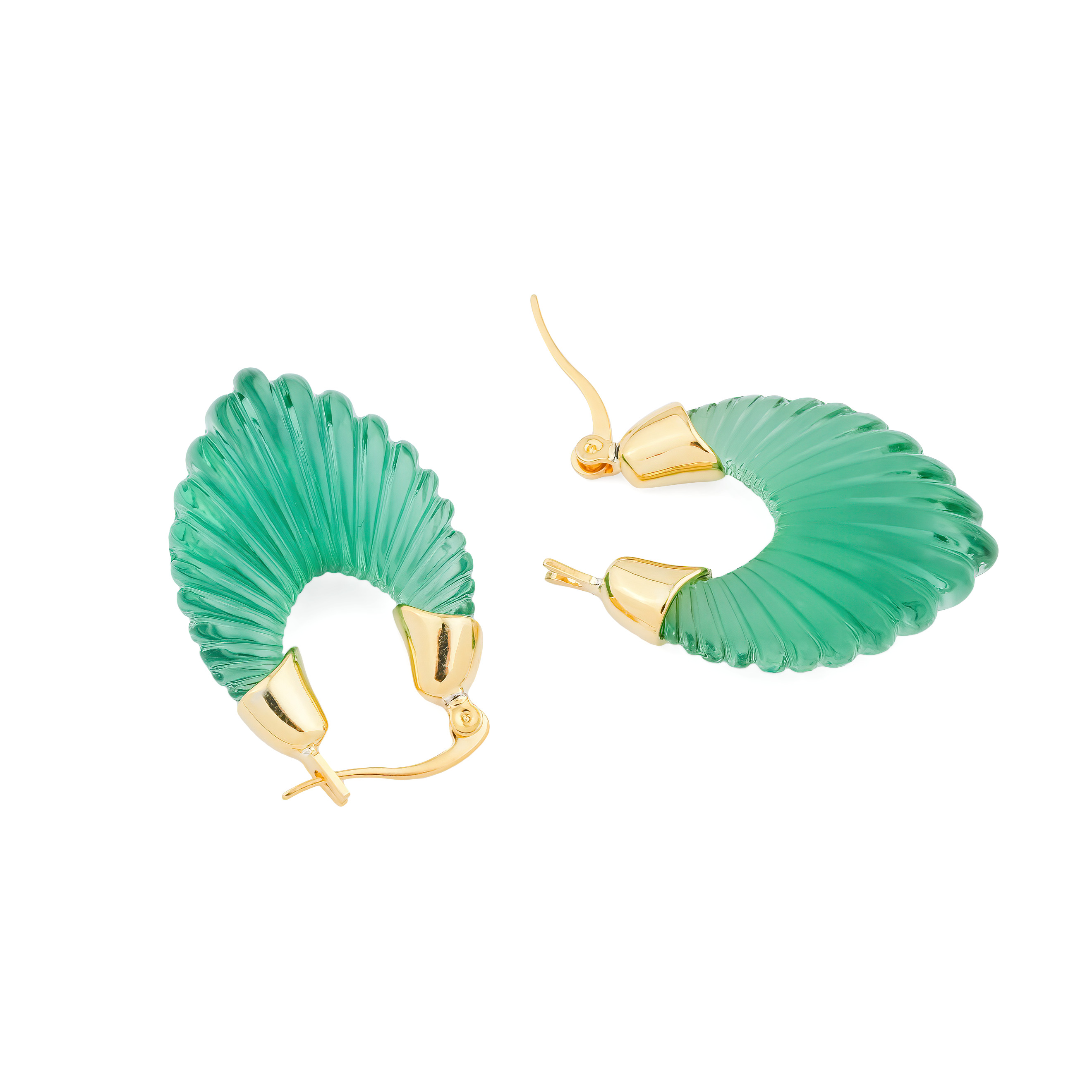 earrings with a curly insert of green color