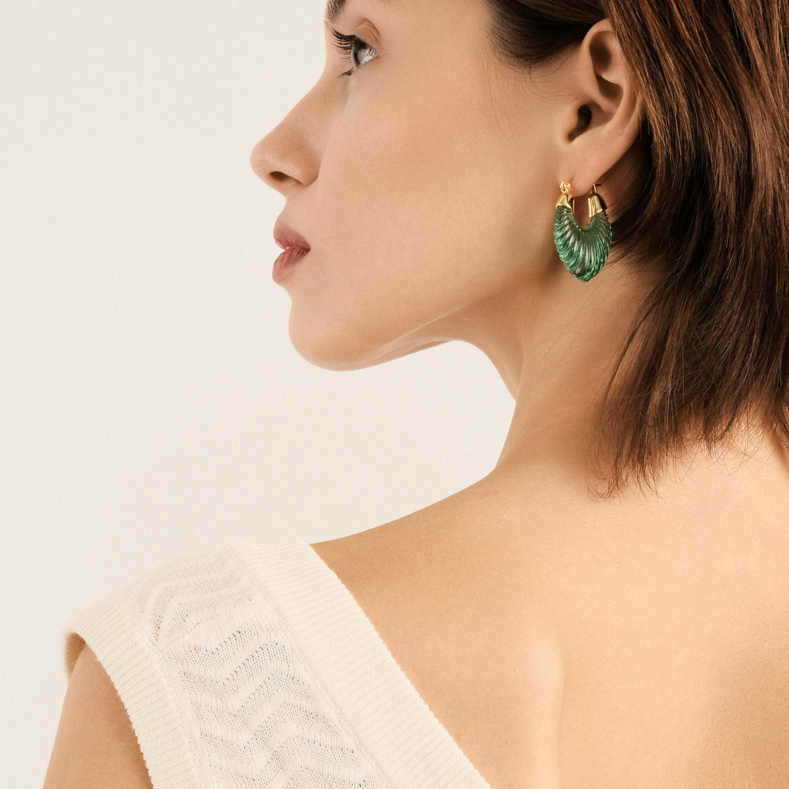 earrings with a curly insert of green color