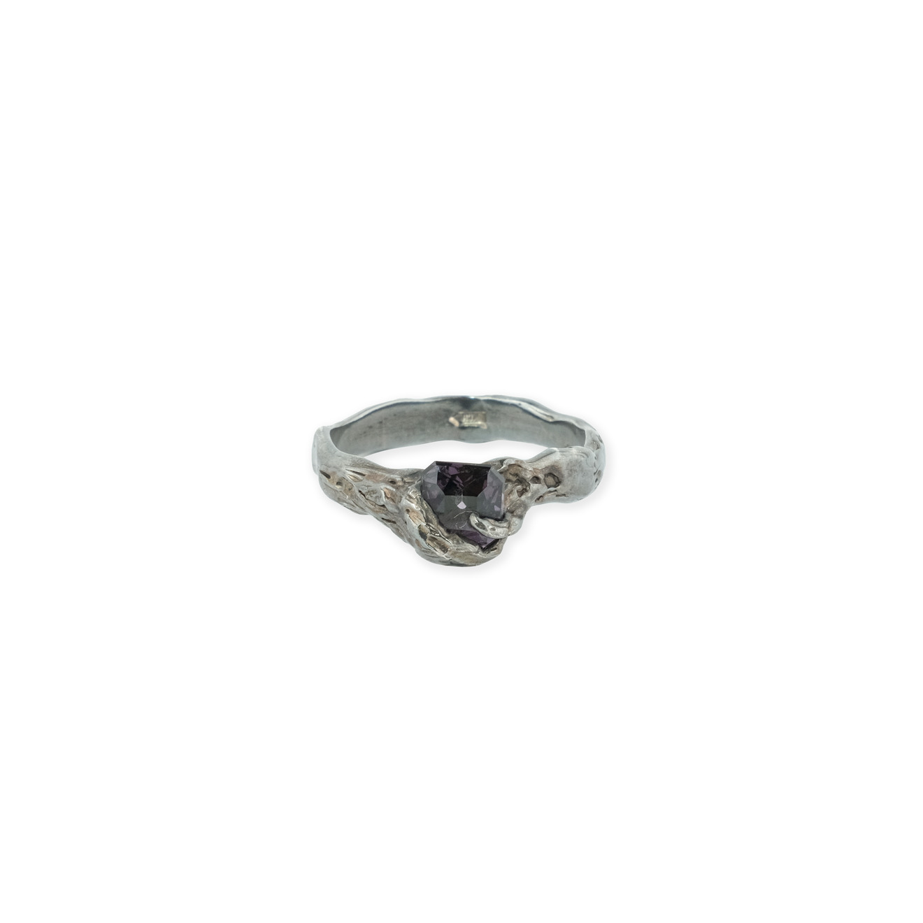 Kintsugi Jewelry Кольцо из серебра со вставкой из шпинели poche кольцо из серебра с синей вставкой