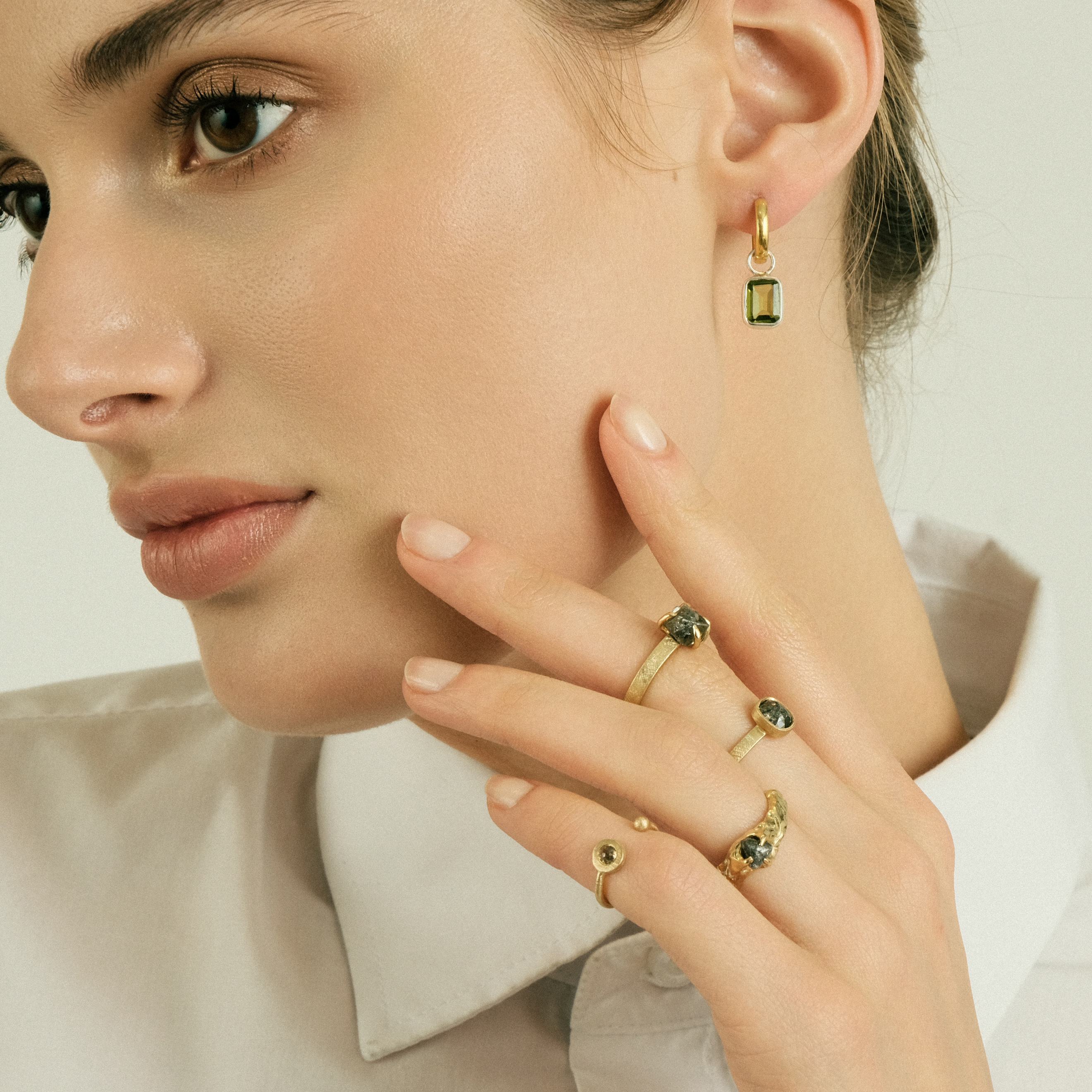 Кольцо Rough diamond золотое с кристаллом кварца