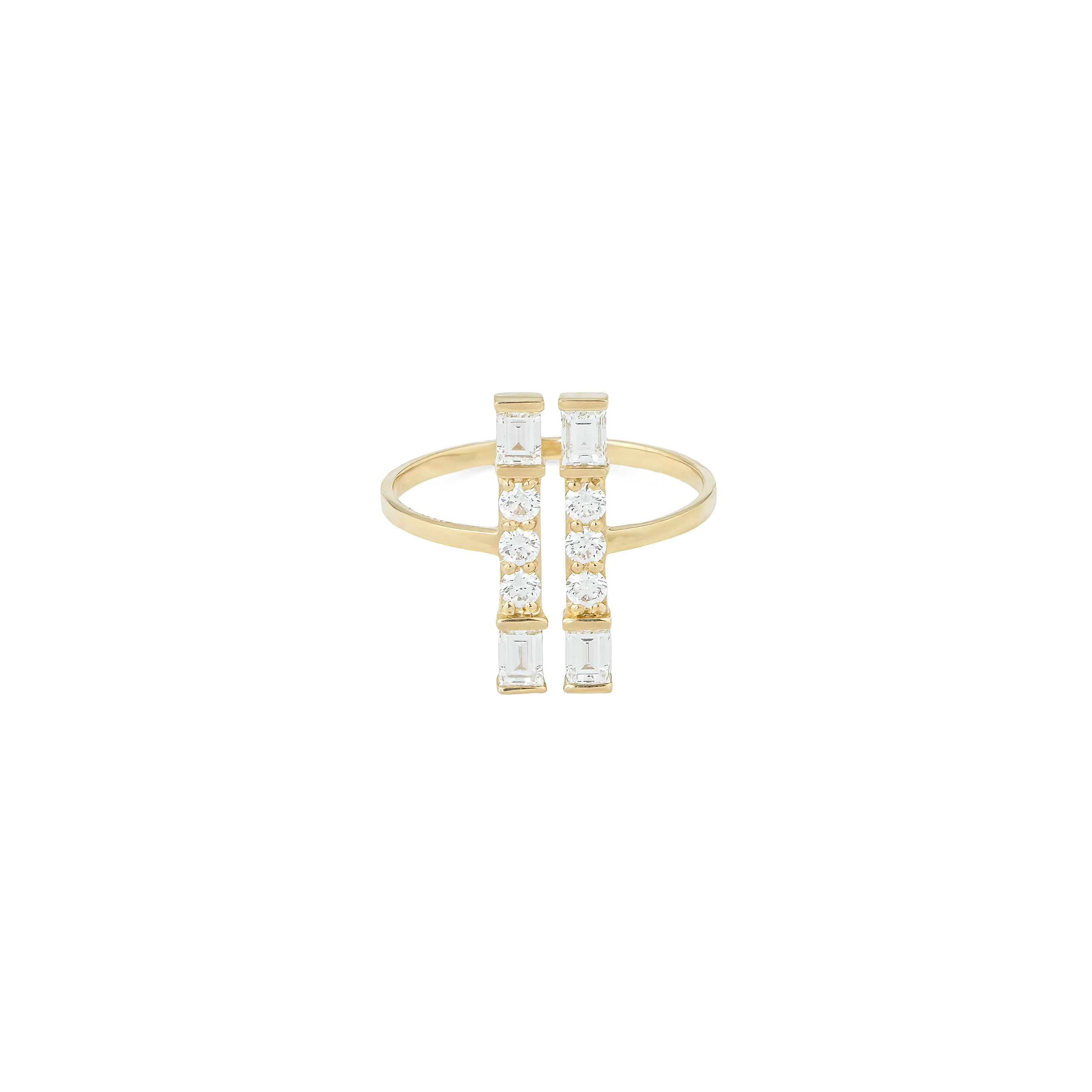 Gold ring with diamonds of different cut