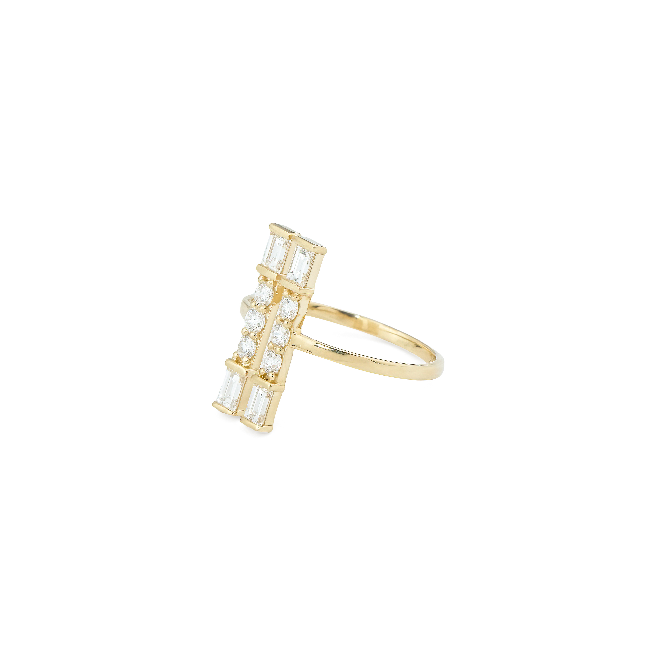Gold ring with diamonds of different cut