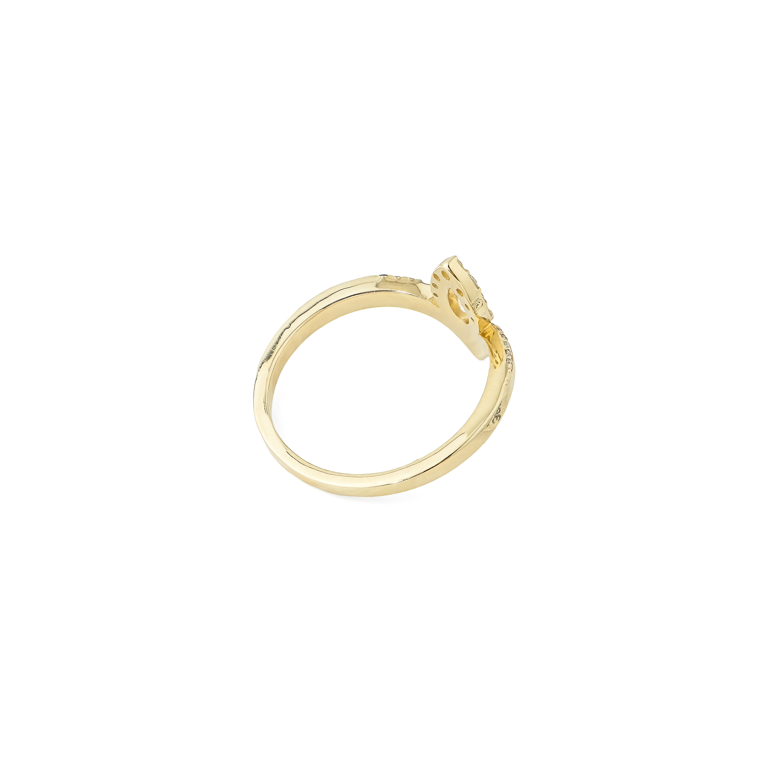Gold ring with a pavé of diamonds