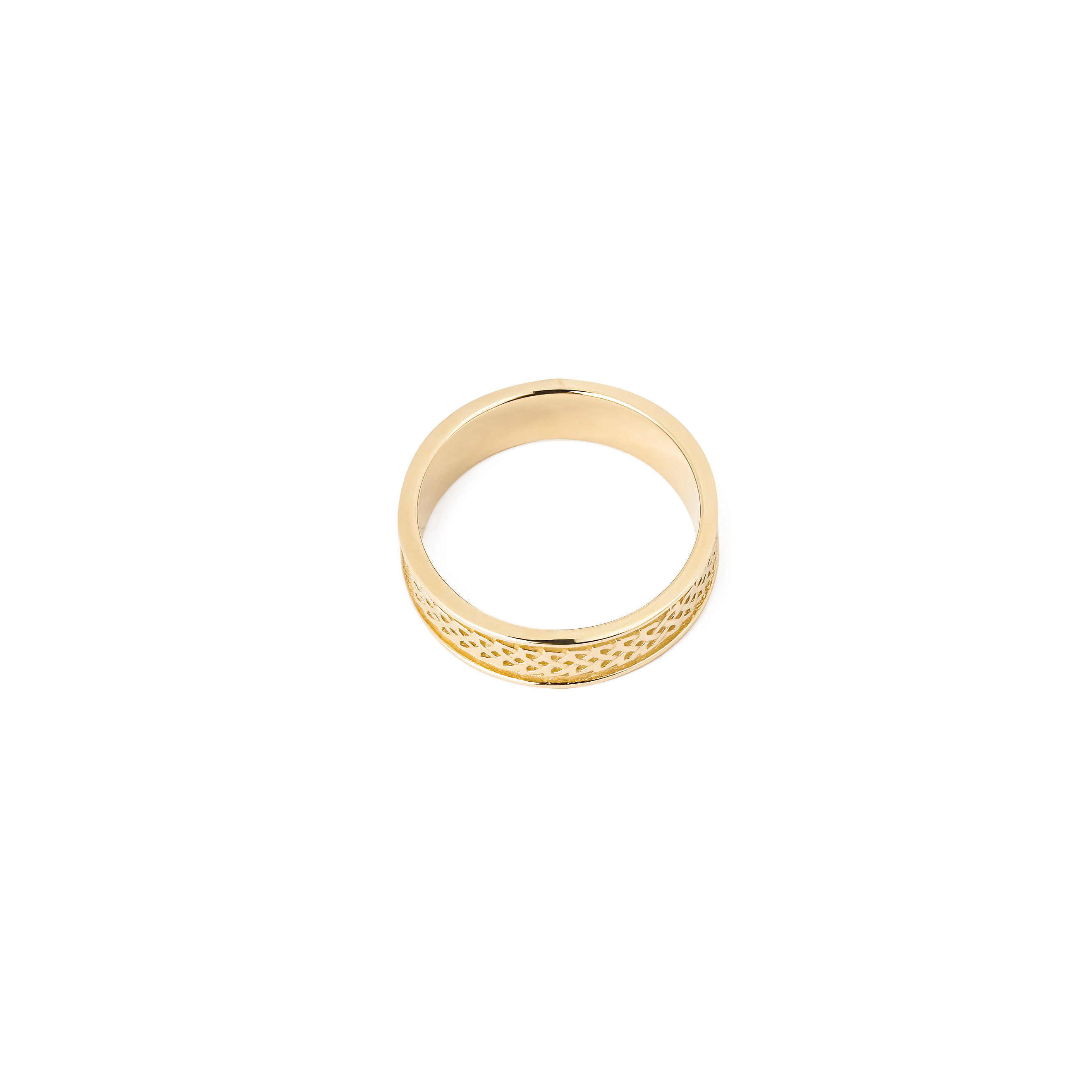 women’s yellow gold claddagh ring