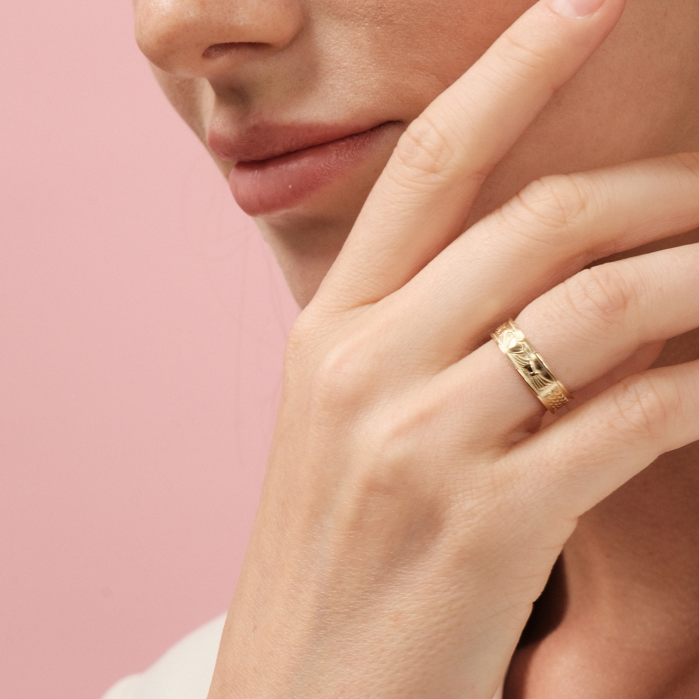 women’s yellow gold claddagh ring