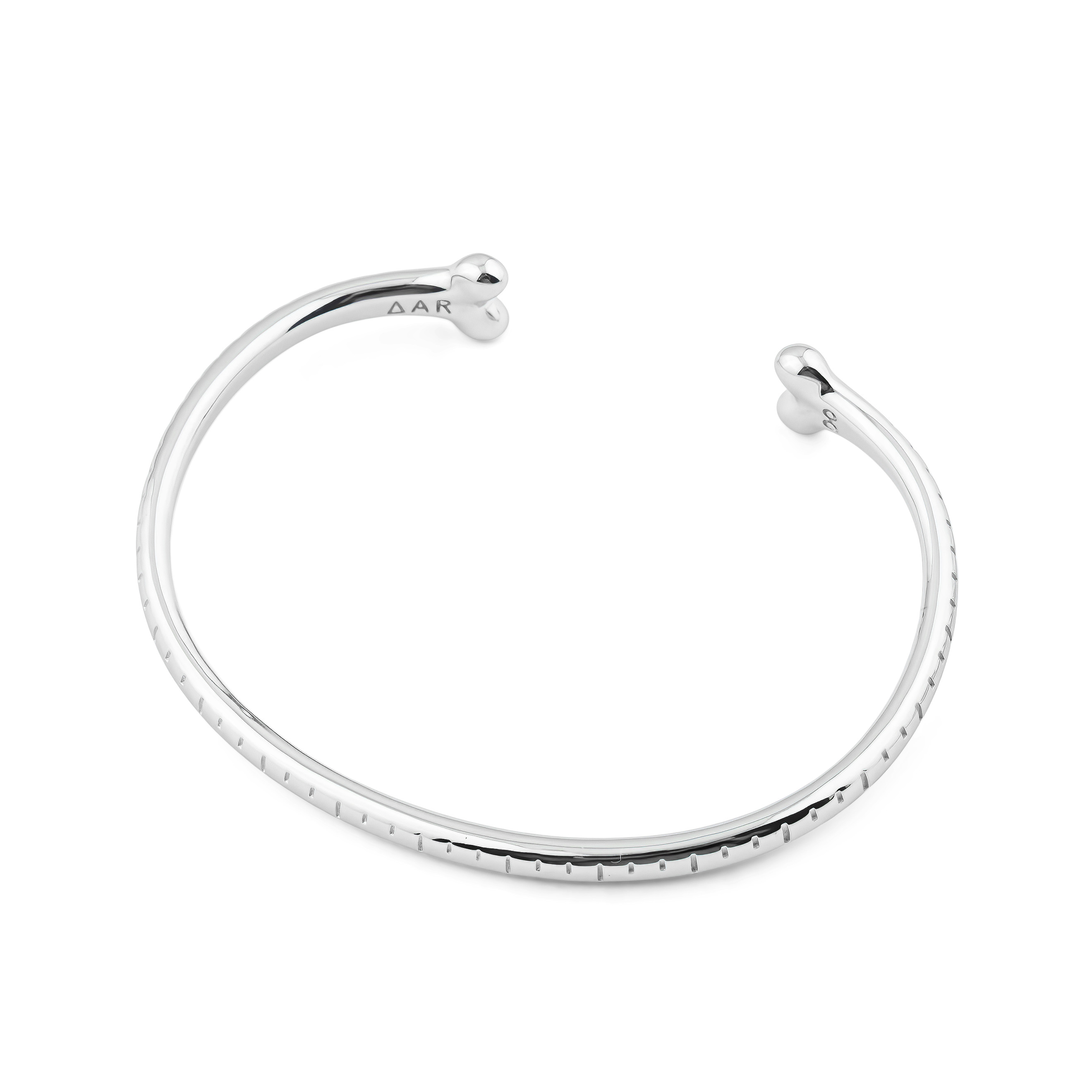 Браслет из серебра большая кость