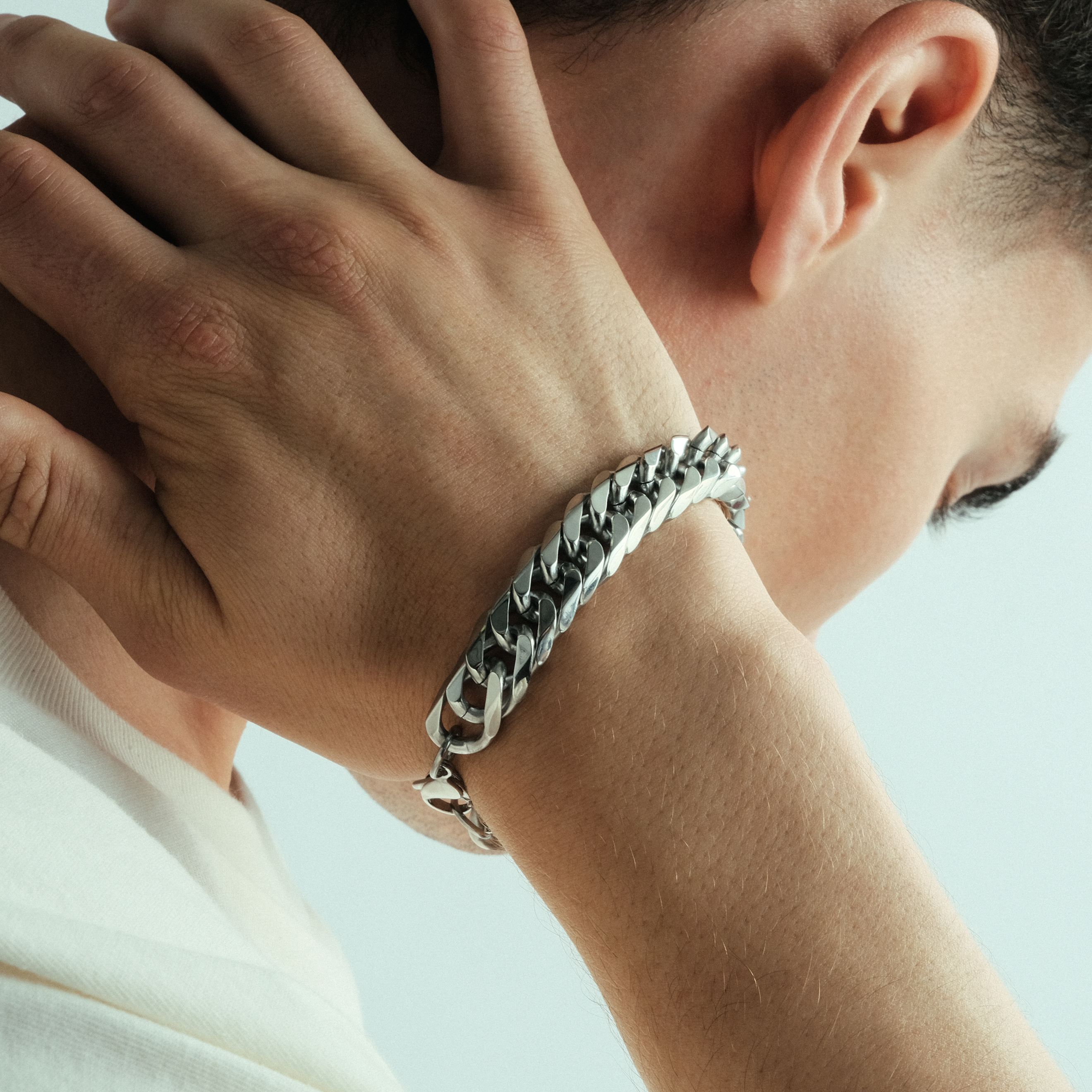Steel faceted bracelet of armored weaving