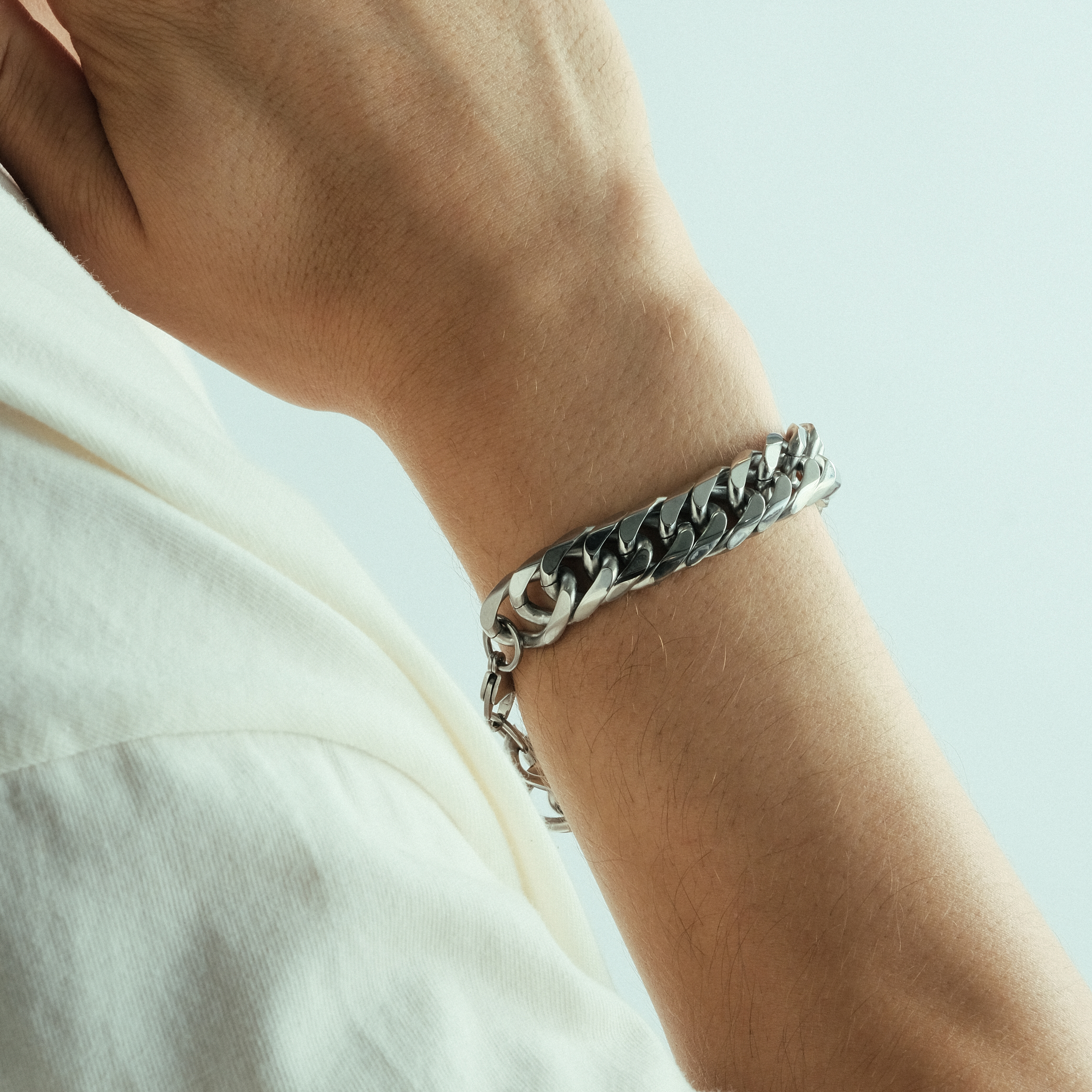 Steel faceted bracelet of armored weaving