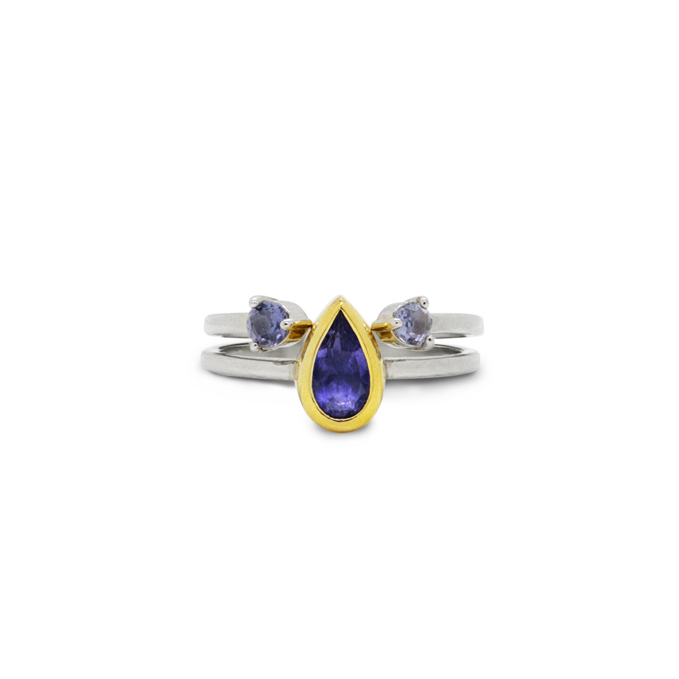 Сет из двух колец из серебра с иолитами