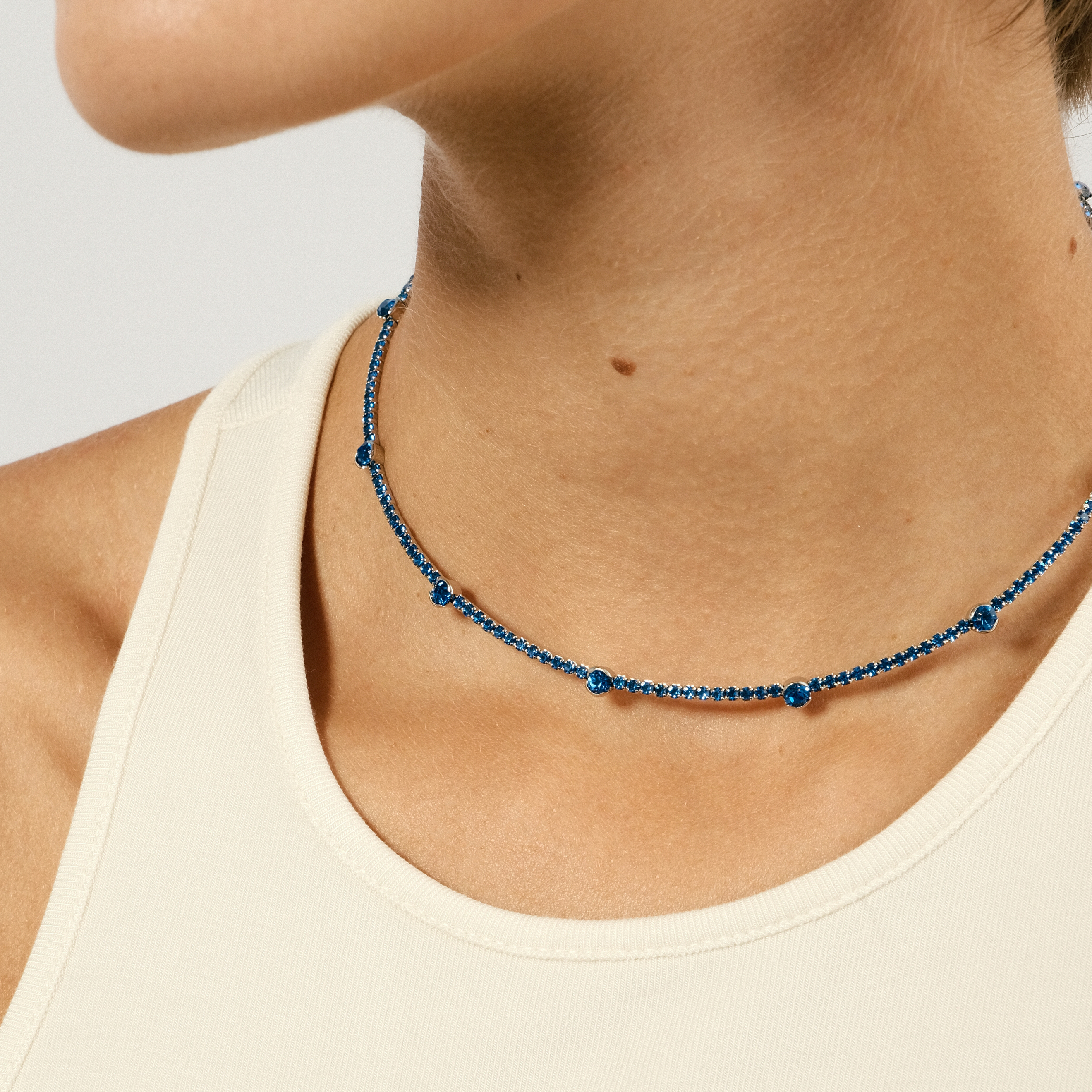 Silver choker with blue crystals