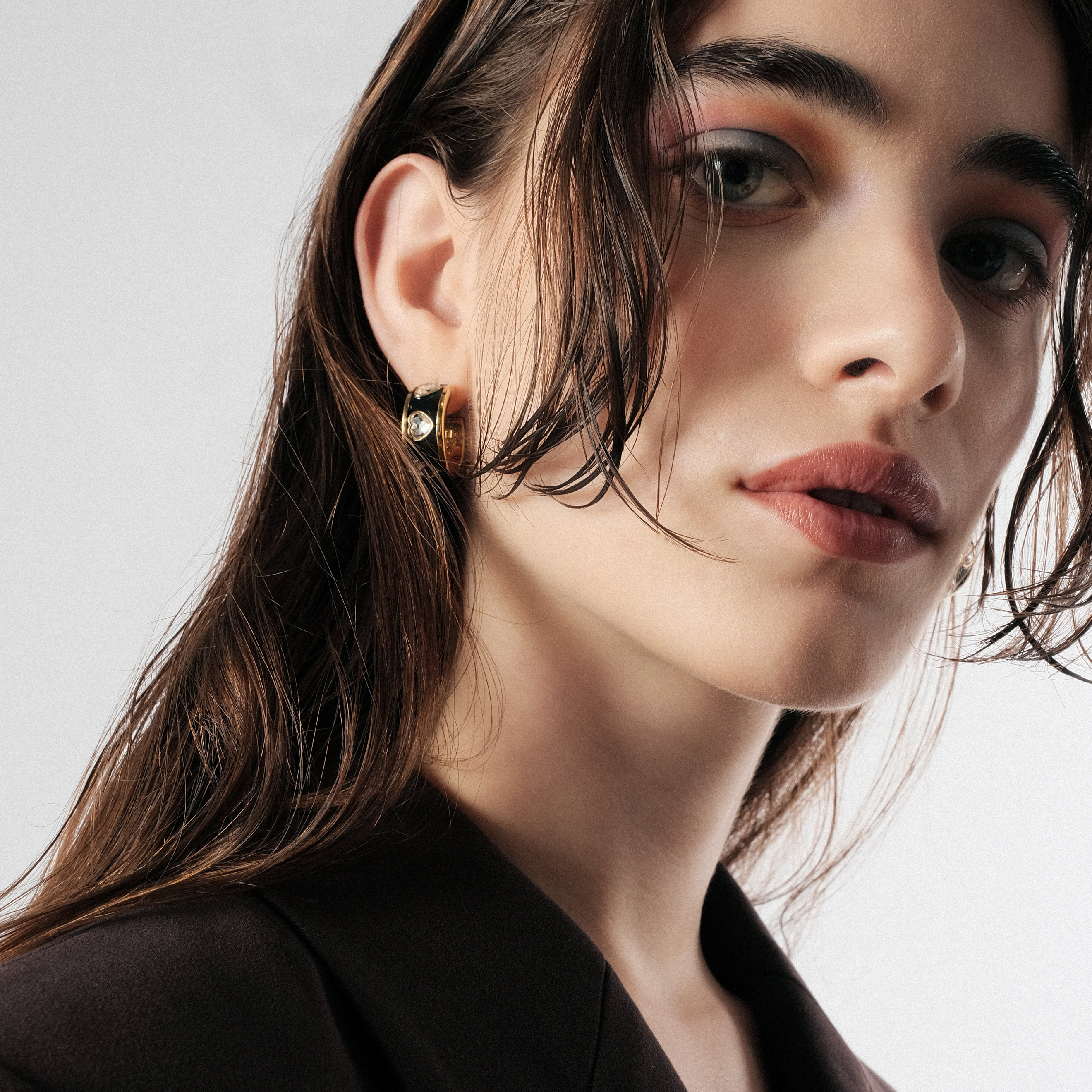 Heart Earrings with black enamel APERIO AMAME EARRINGS