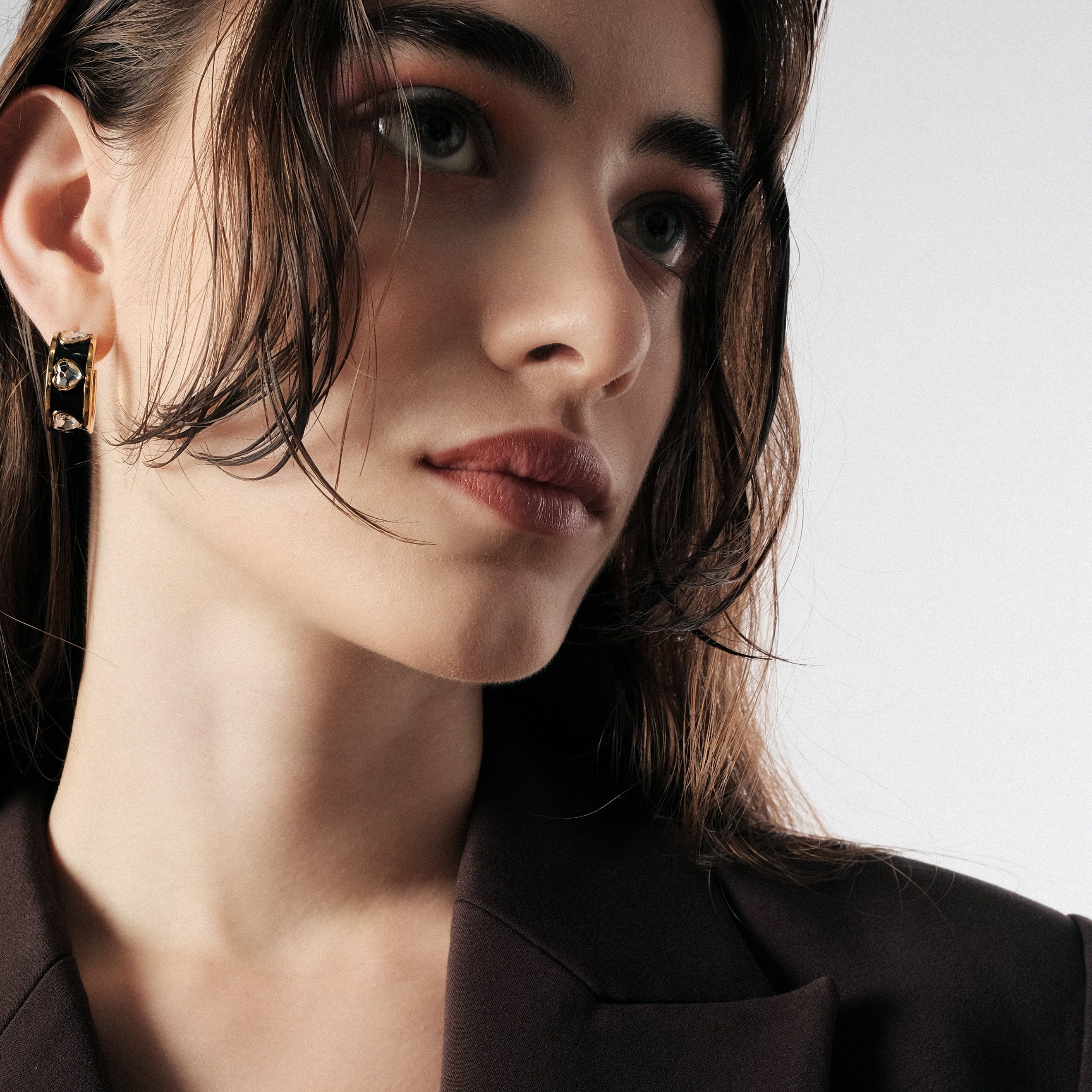 Heart Earrings with black enamel APERIO AMAME EARRINGS