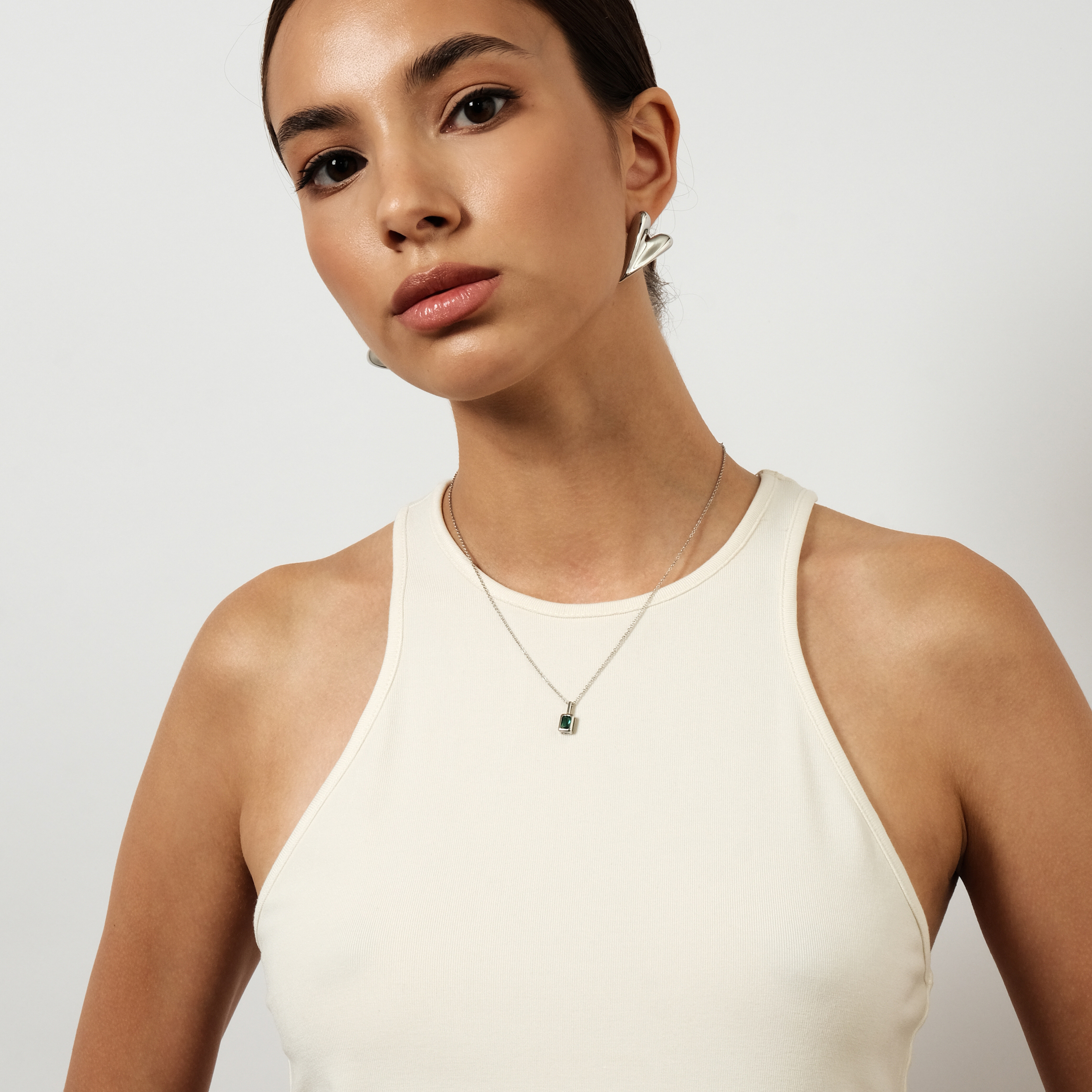 chain with green crystal
