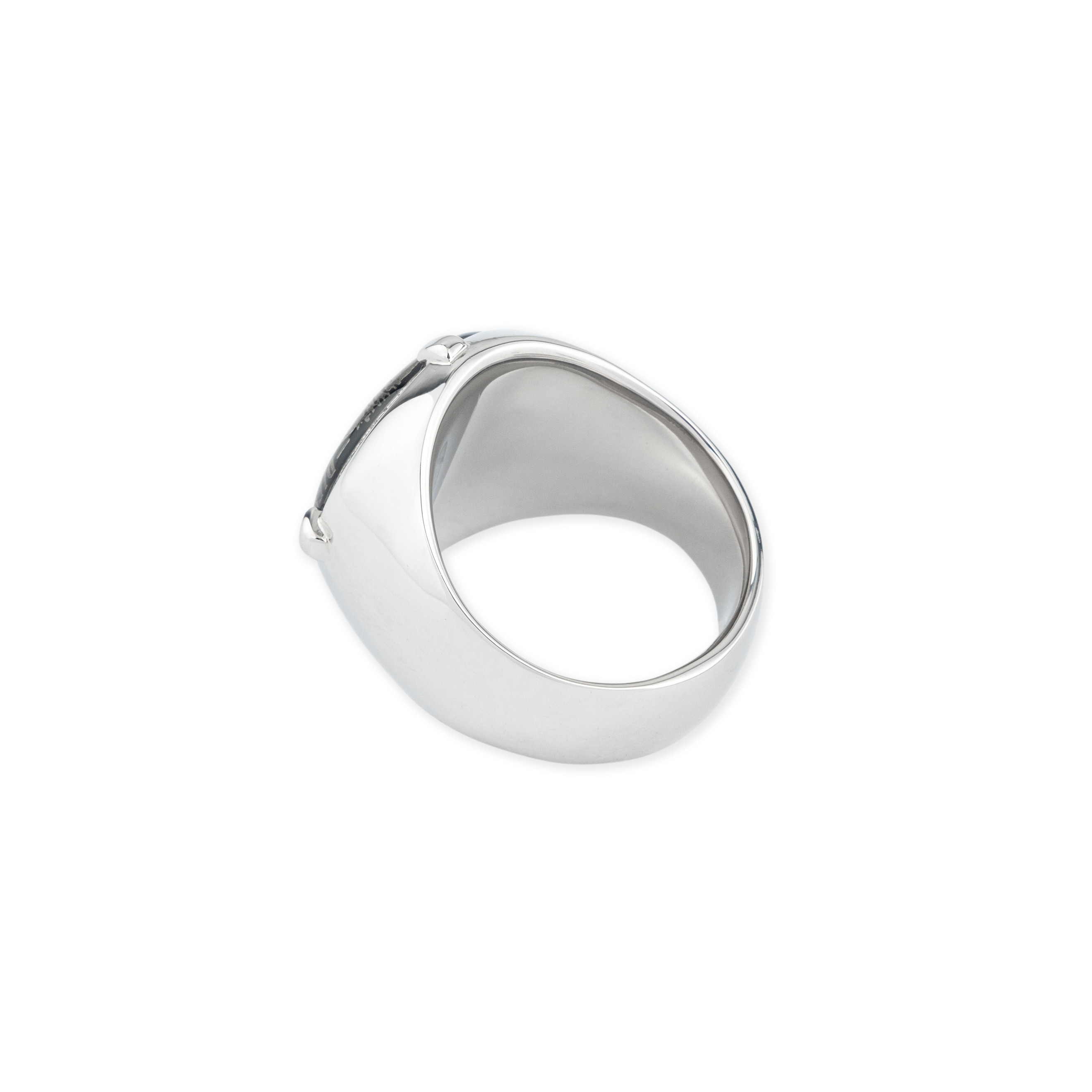 Signet ring with black insert