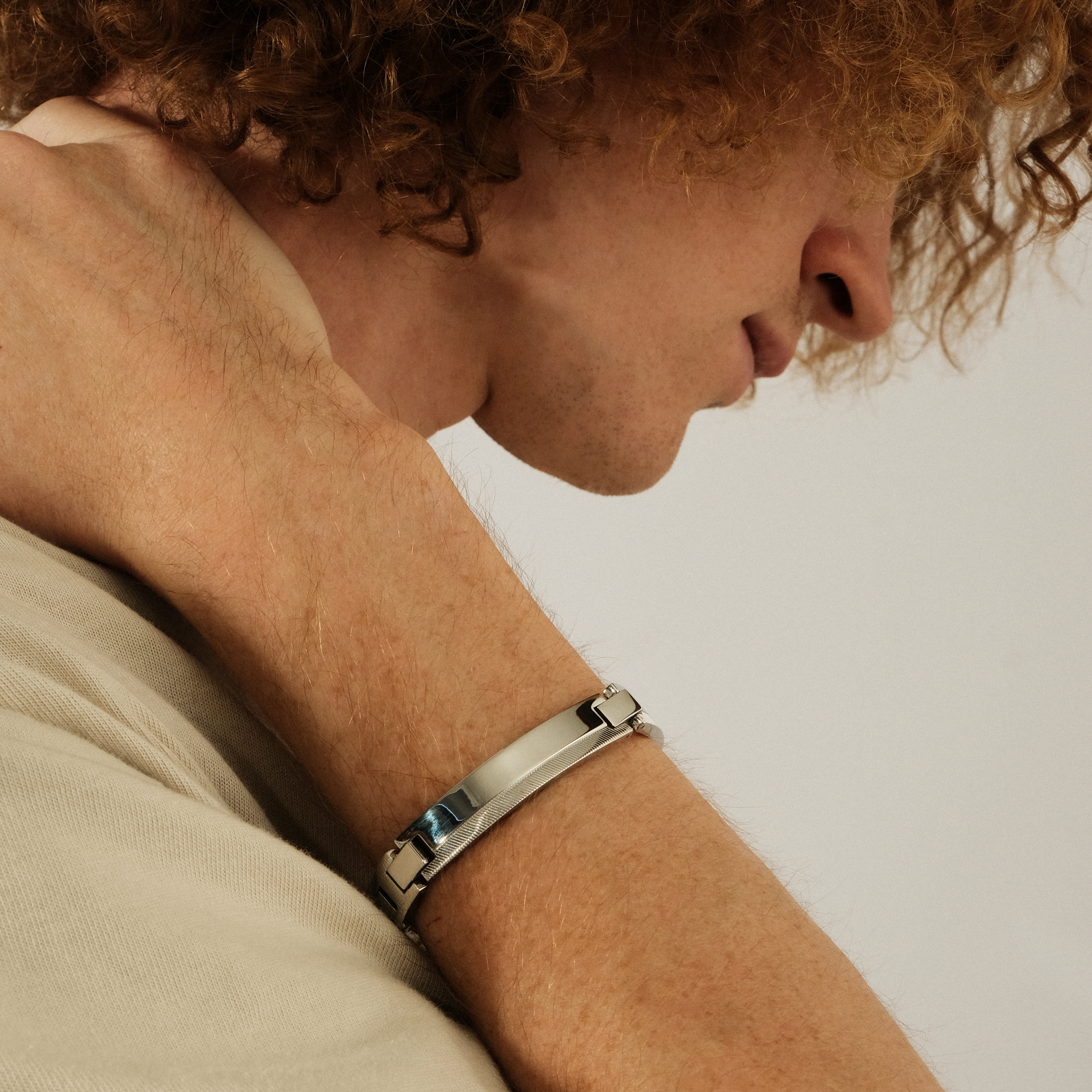 Steel bracelet with enamel insert