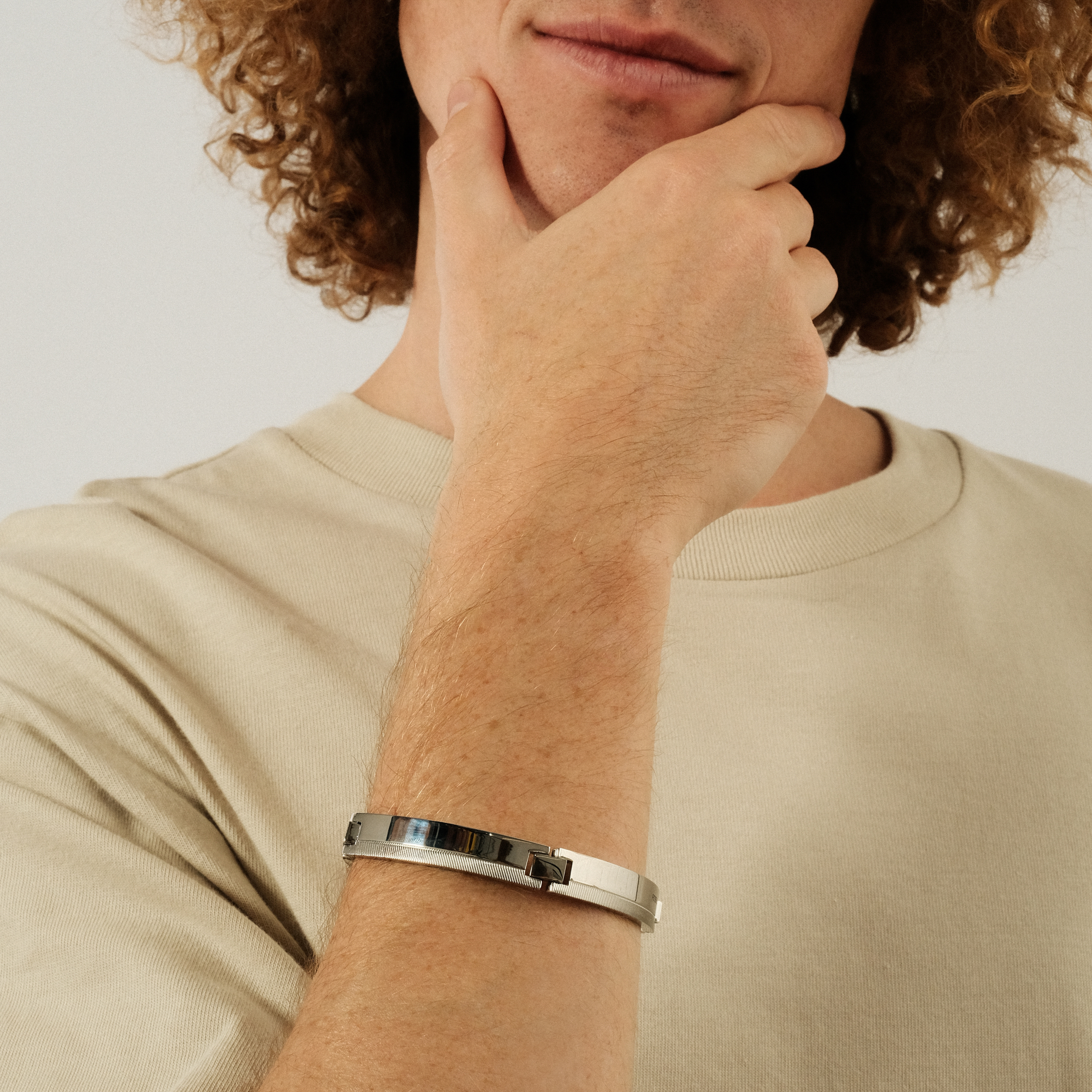 Steel bracelet with enamel insert