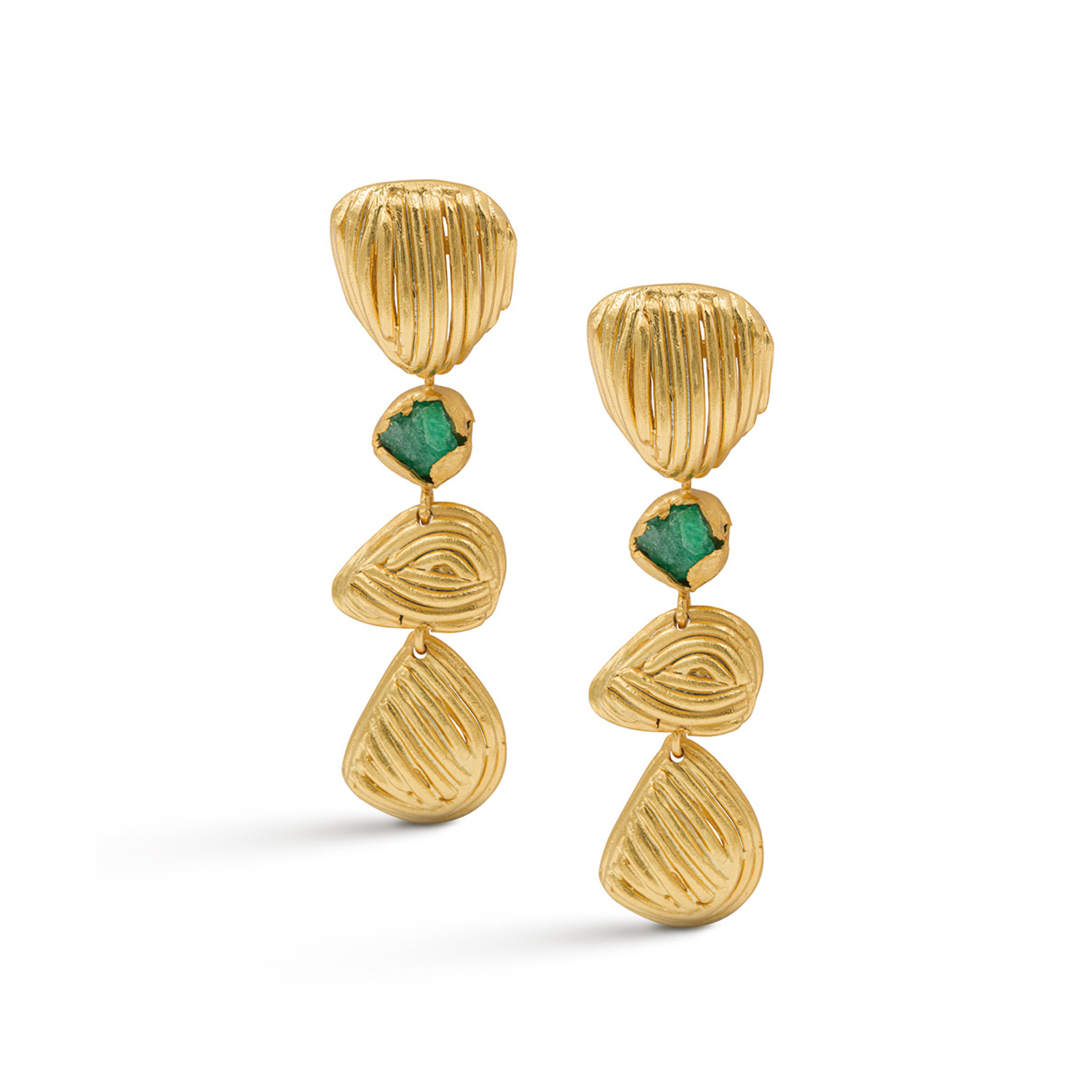 Long gold-plated earrings with three shells and an emerald