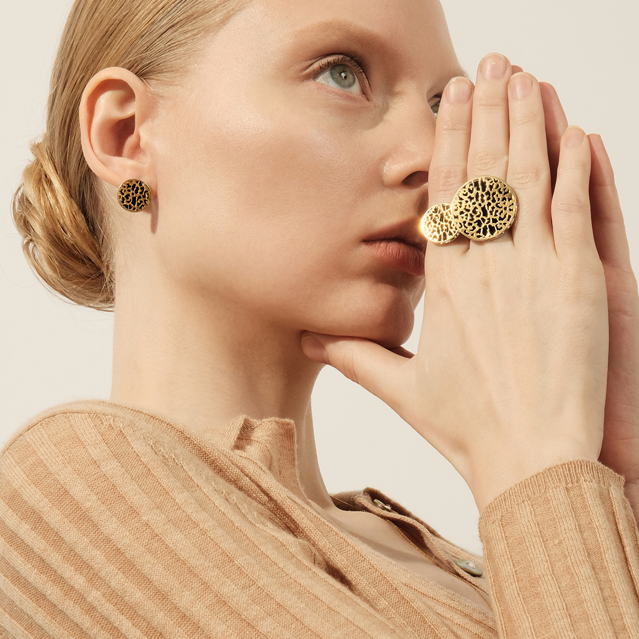 Large gold-plated silver ring with leopard pattern