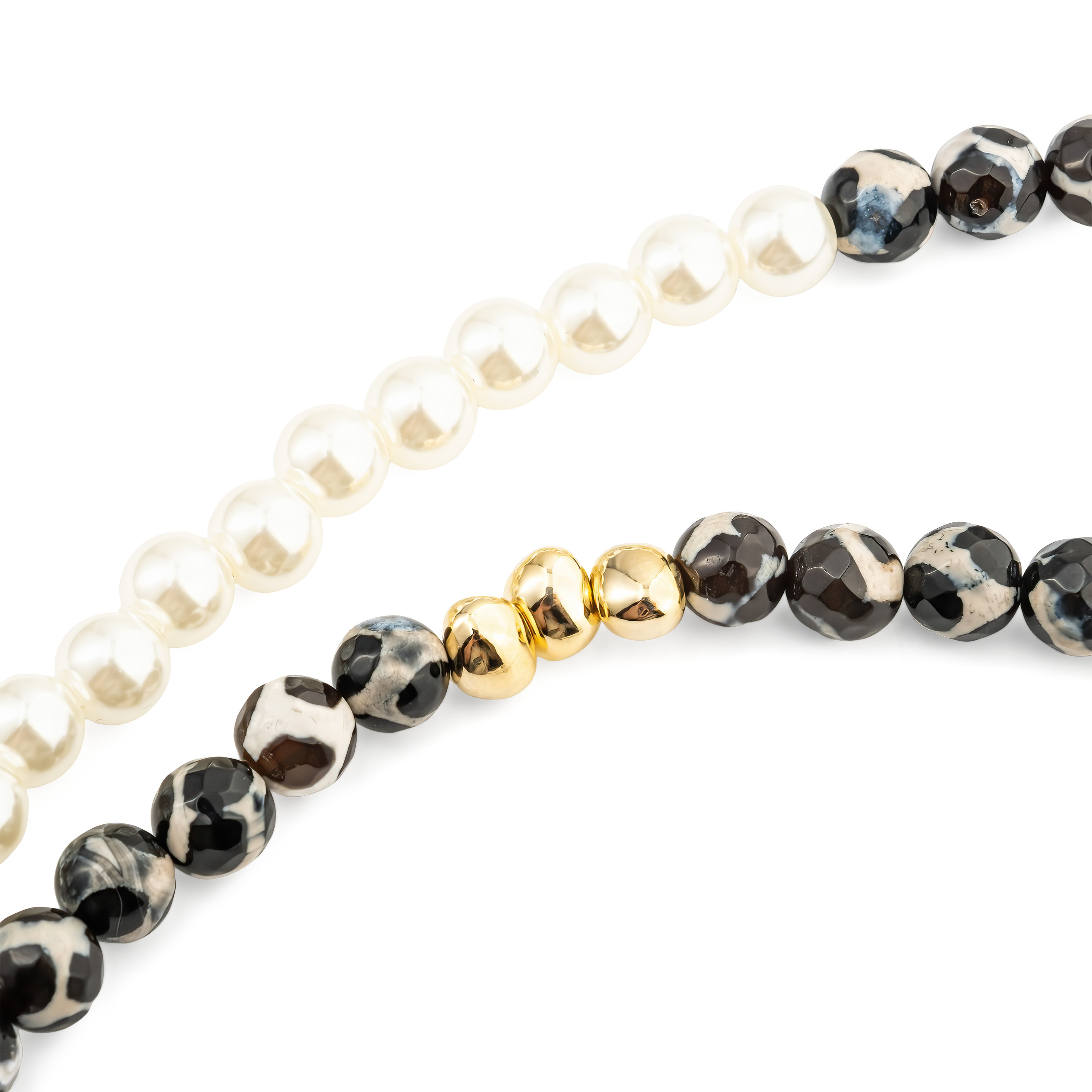 Necklace with pearl and spotted beads