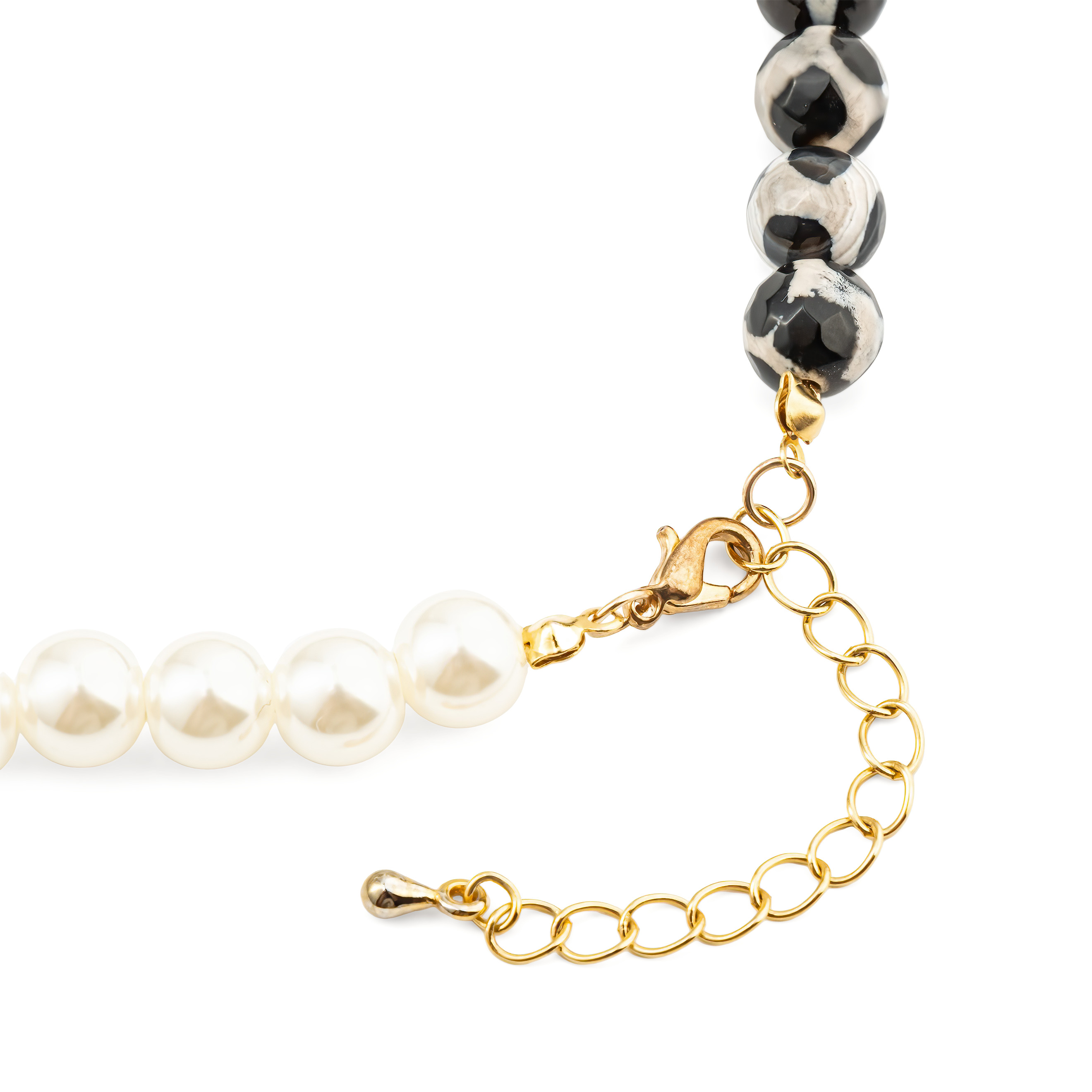 Necklace with pearl and spotted beads