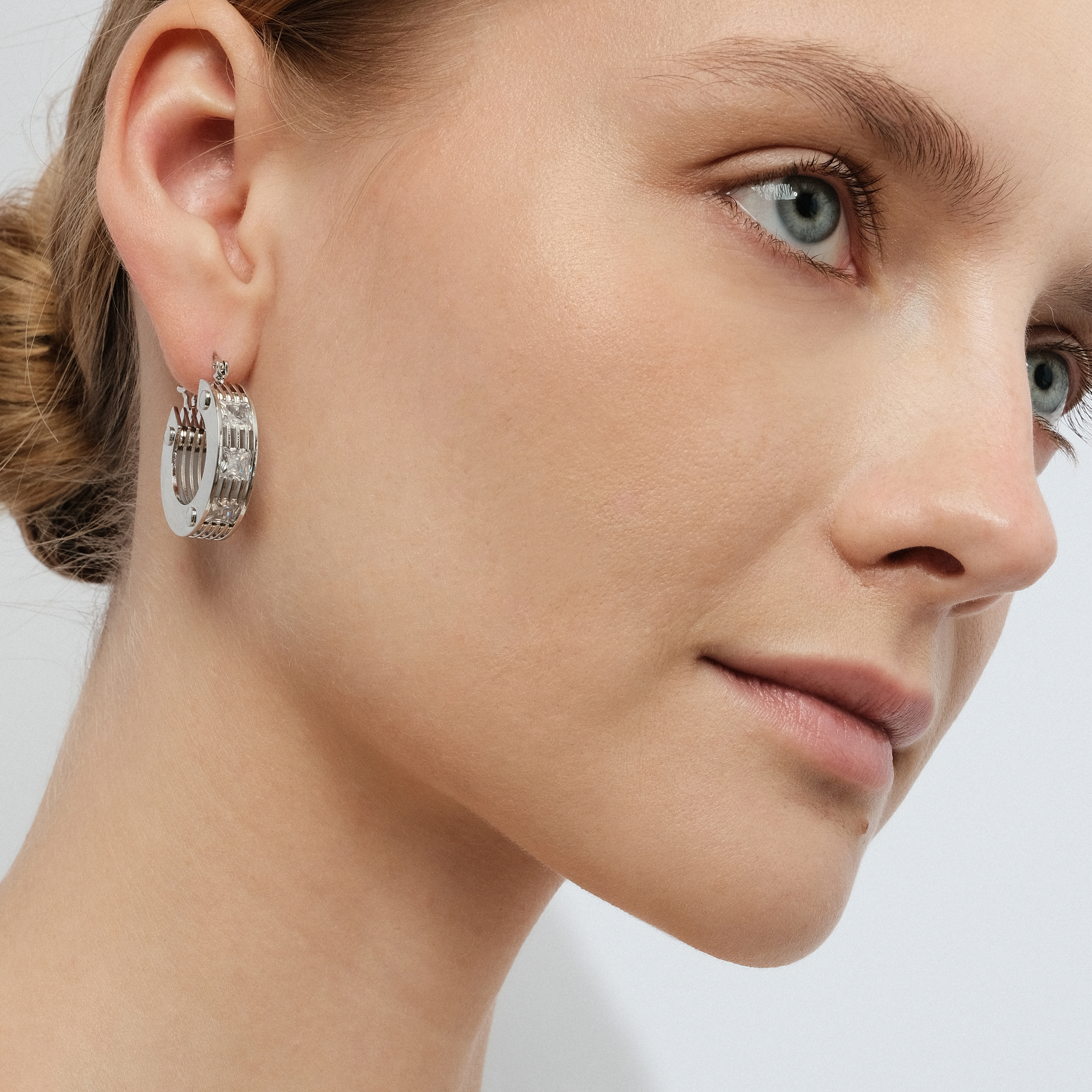 round earrings made of several plates with crystals