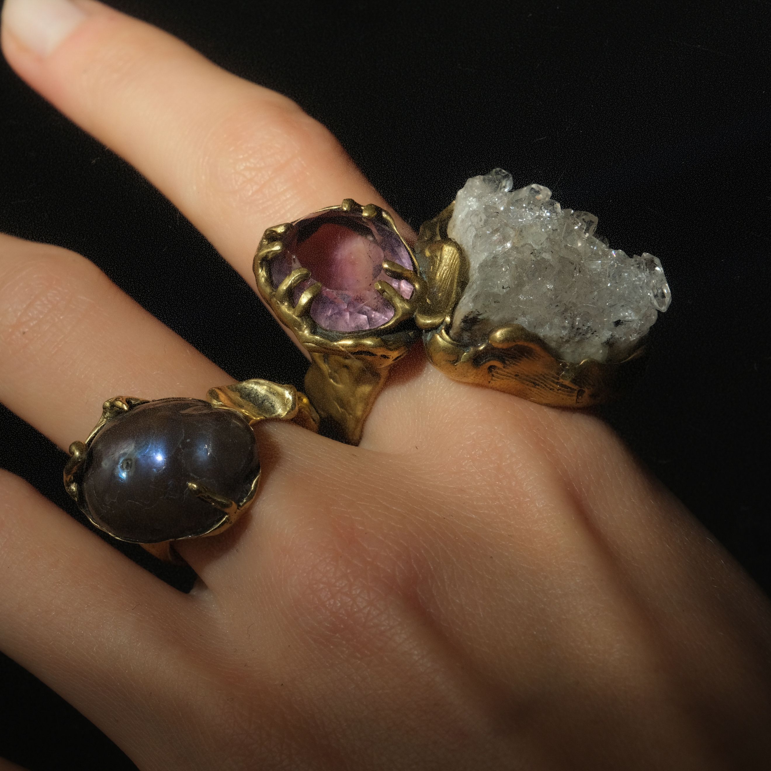 Brass ring with inserts: amethyst and quartz