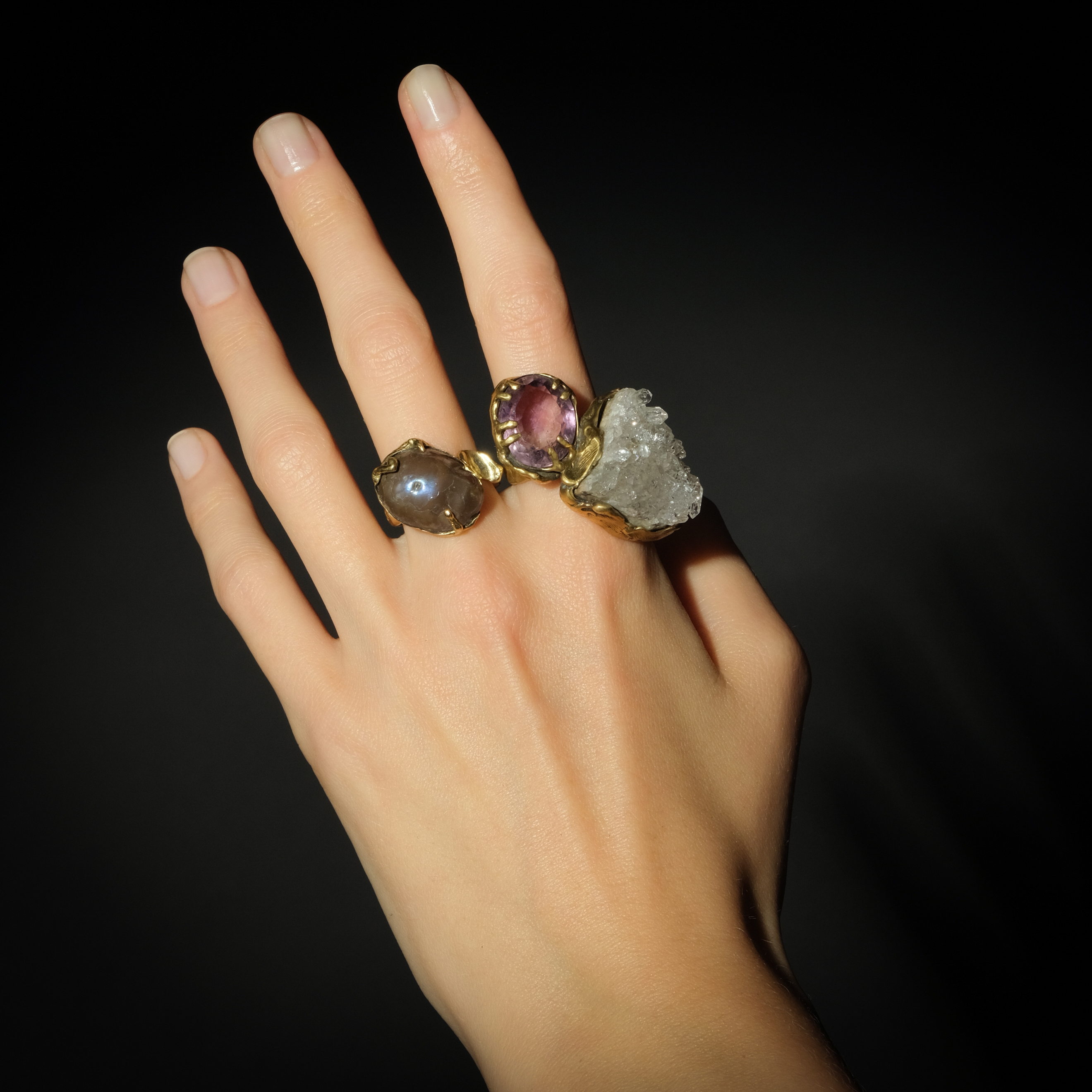 Brass ring with inserts: amethyst and quartz