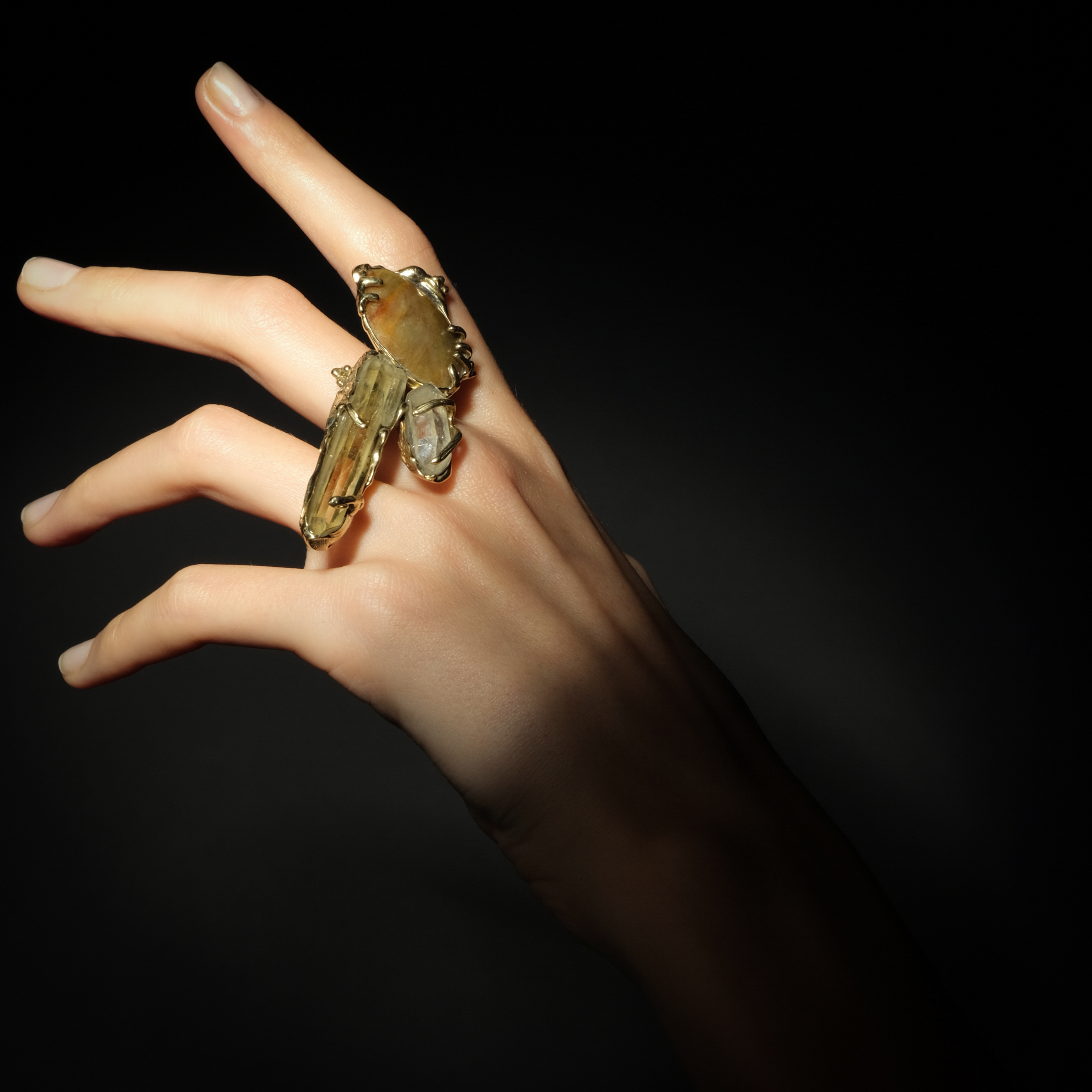 Brass ring with inserts: sapphire, rauchtopaz and quartz