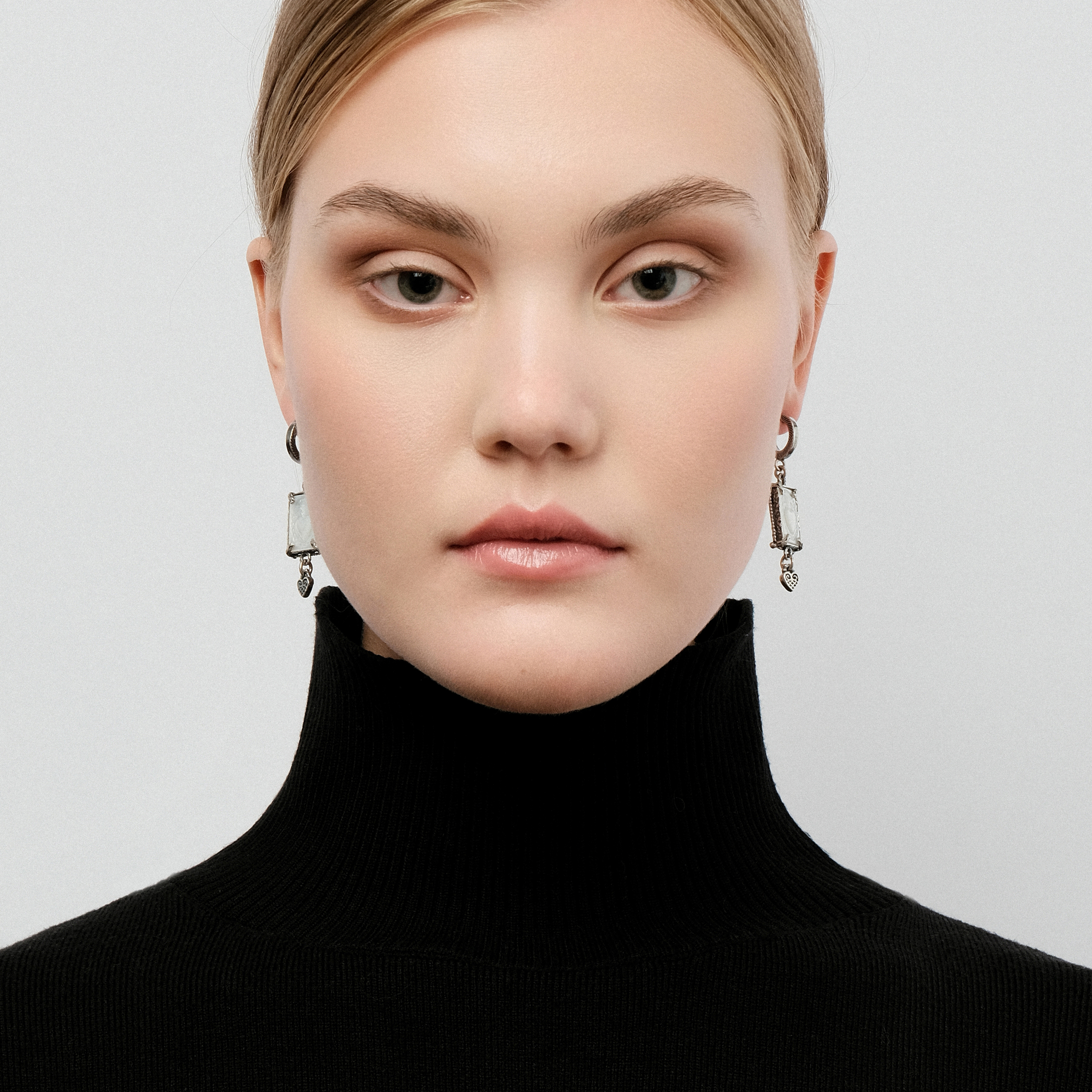 Silver earrings with mother of pearl cameos