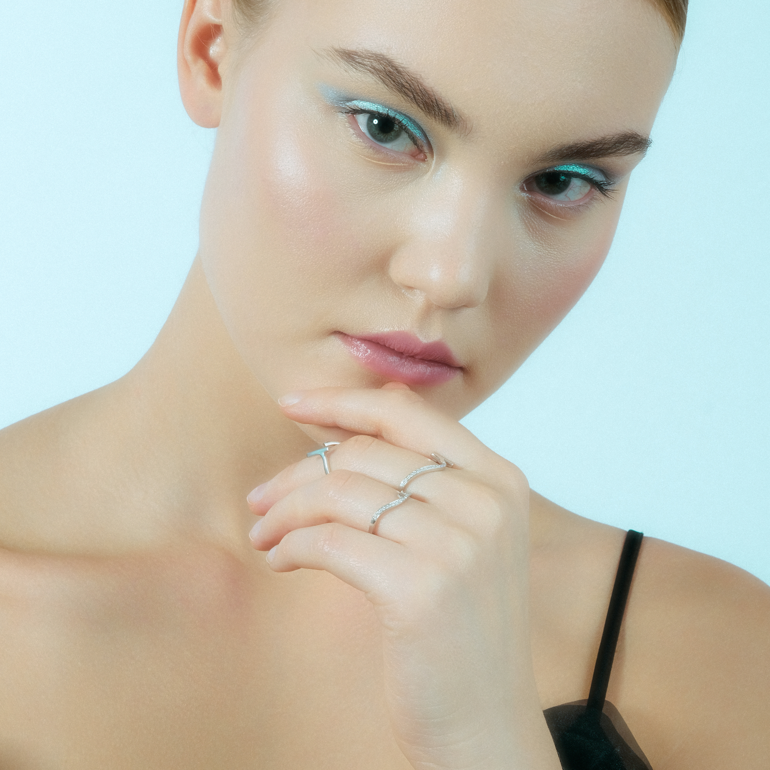 Кольцо Curve Ring 06 из белого золота с бриллиантами