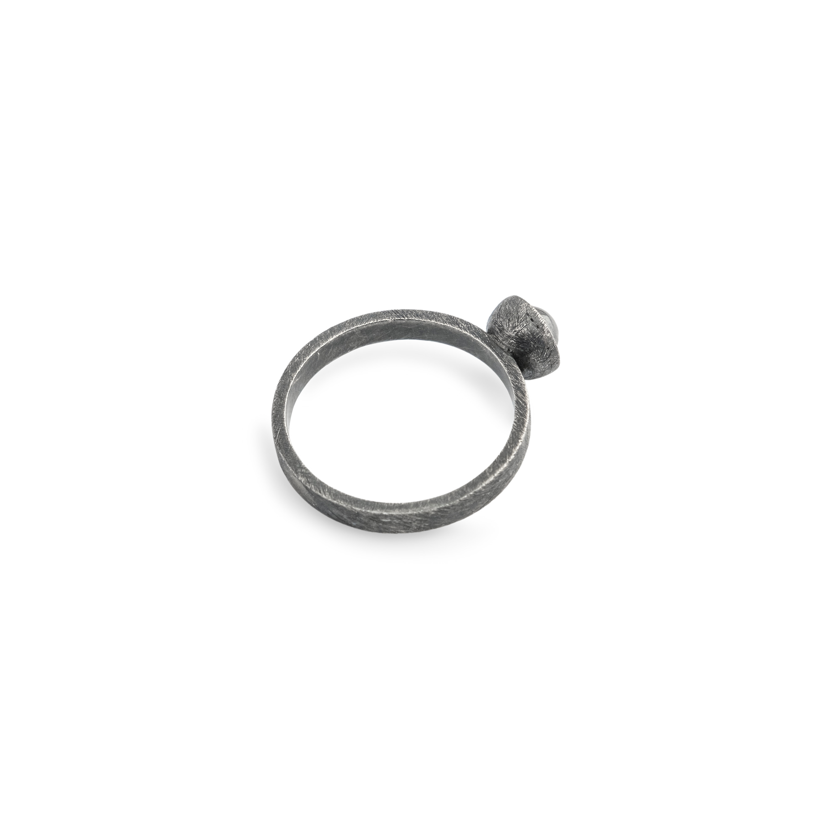 Черненое кольцо из серебра Moon с бриллиантом