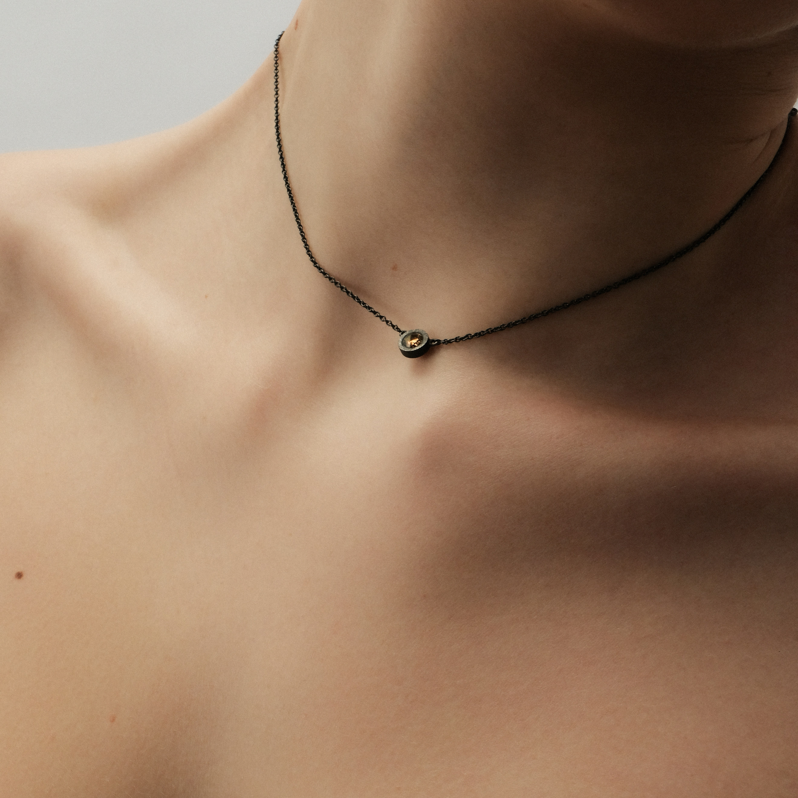 Черненое колье из серебра Fragile Rose с желтым бриллиантом