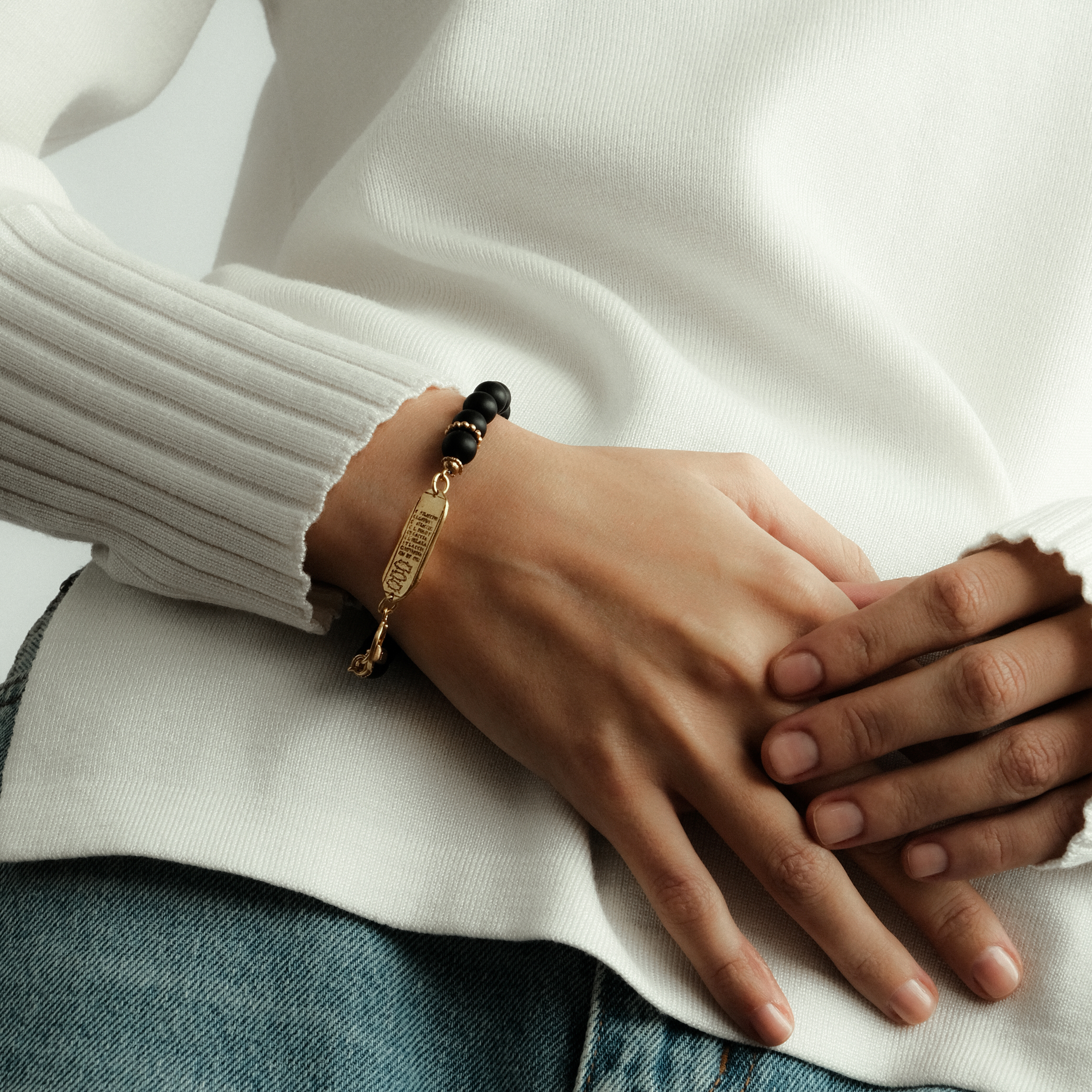 Golden bracelet with black onyx
