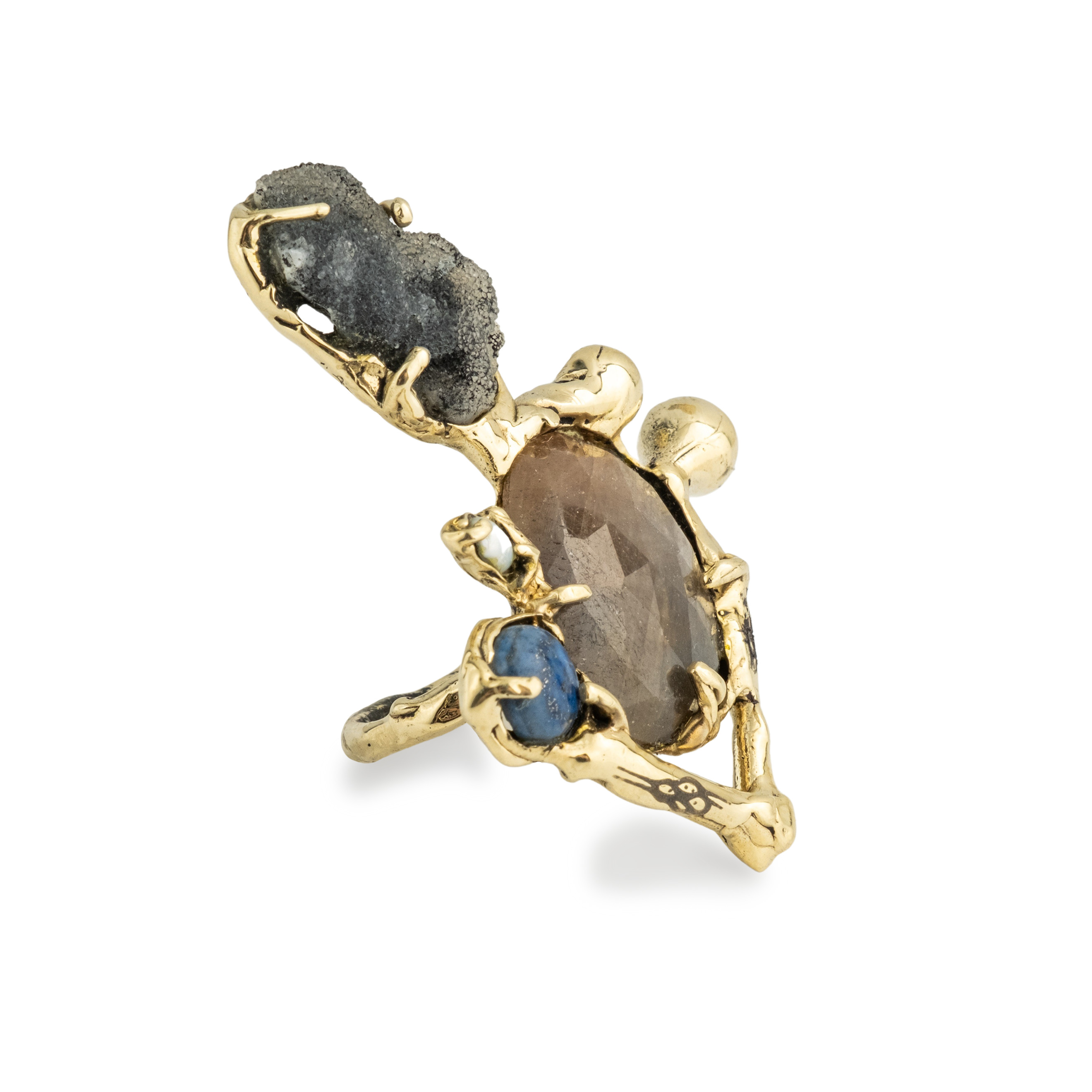 Brass ring with inserts: sapphire, pearl and chalcedony