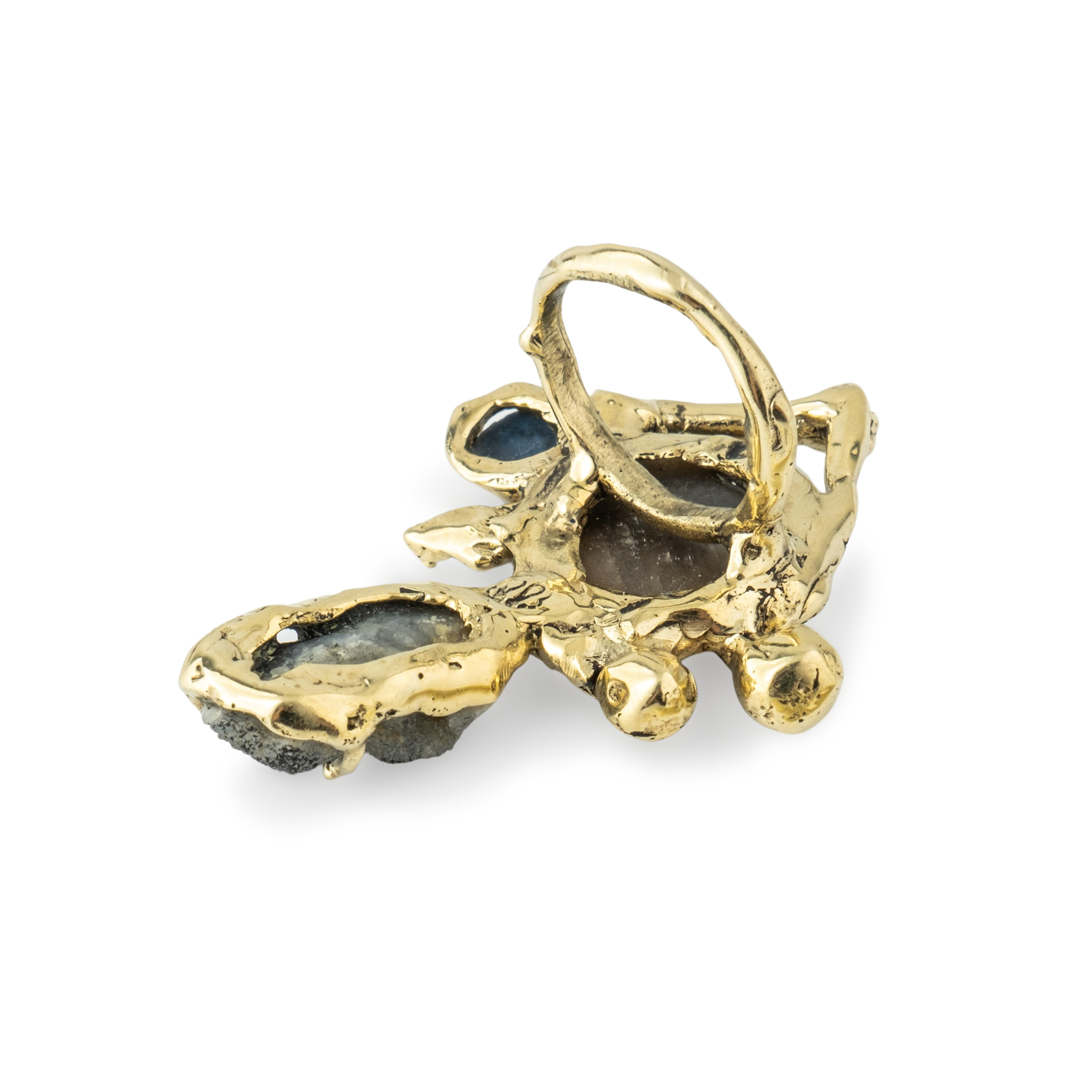 Brass ring with inserts: sapphire, pearl and chalcedony
