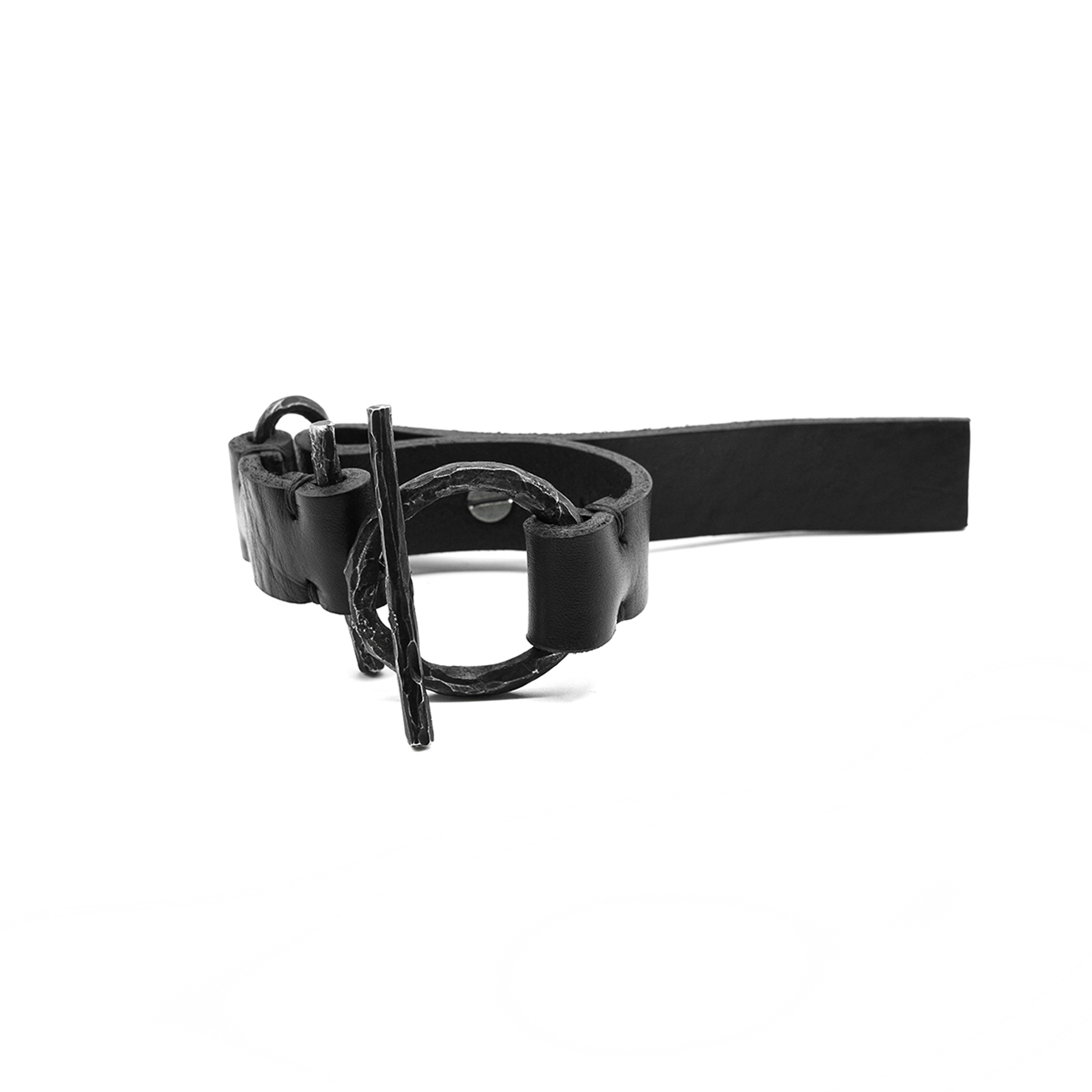 Leather bracelet with toggl clasp