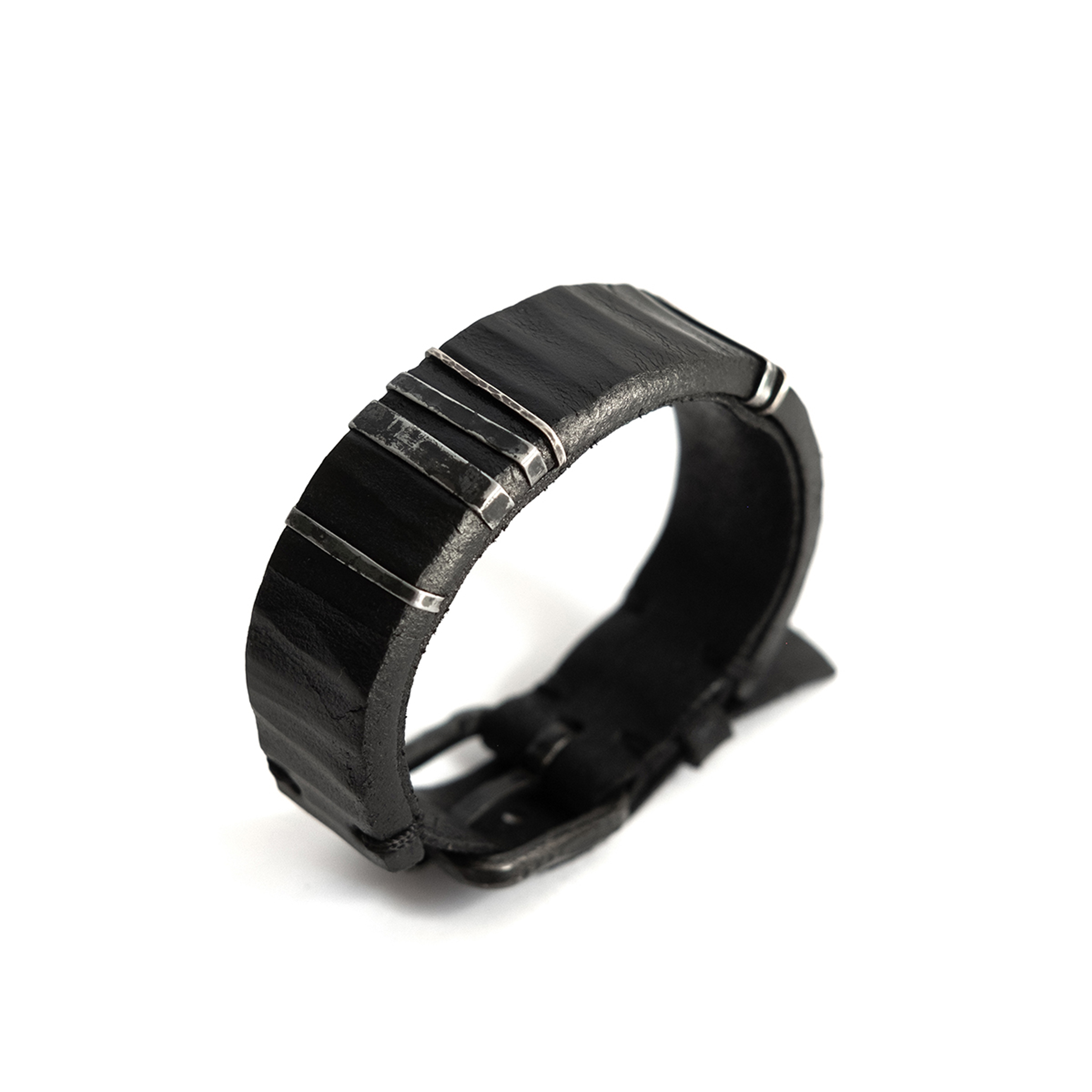 Leather bracelet with buckle