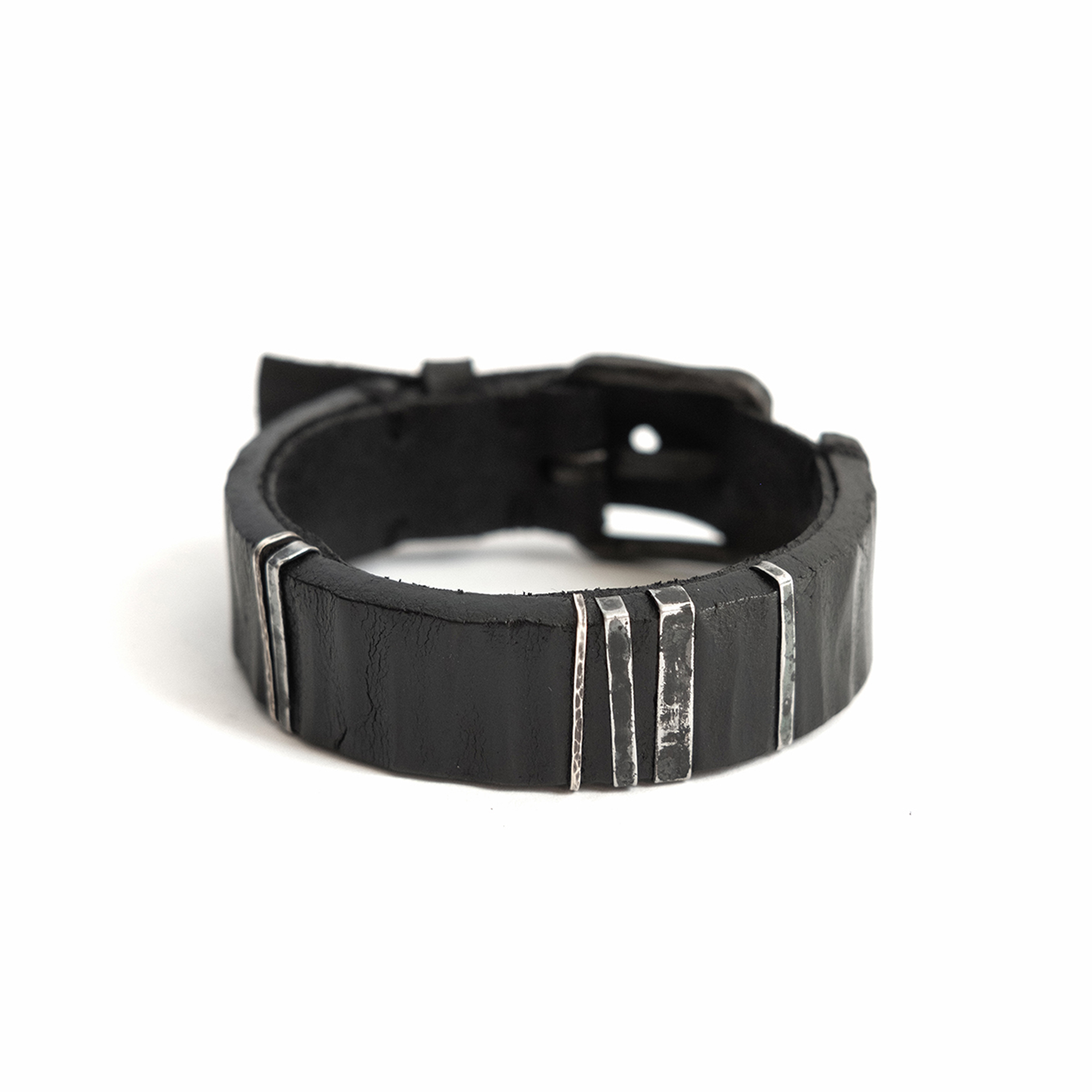 Leather bracelet with buckle