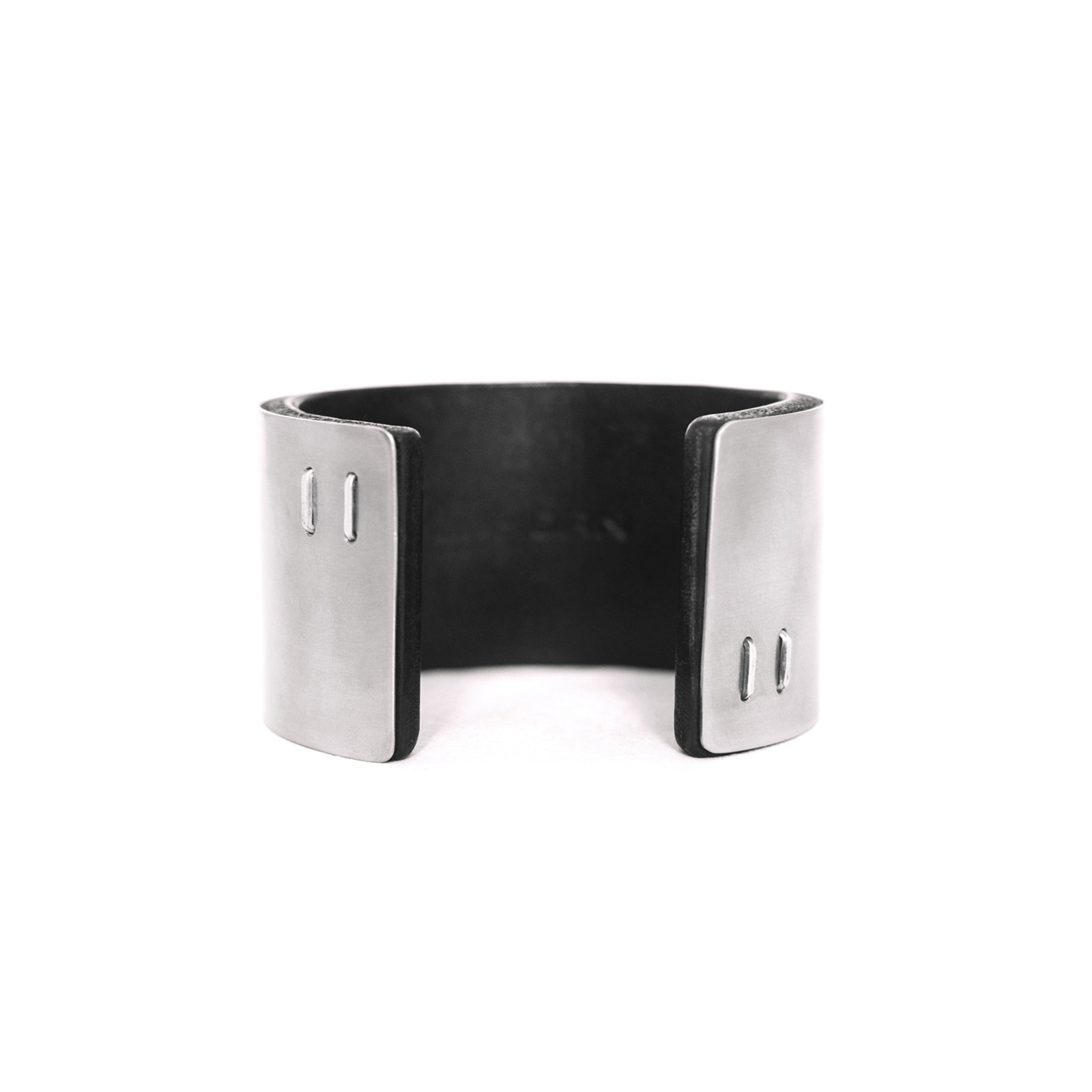 Leather and stainless steel bracelet