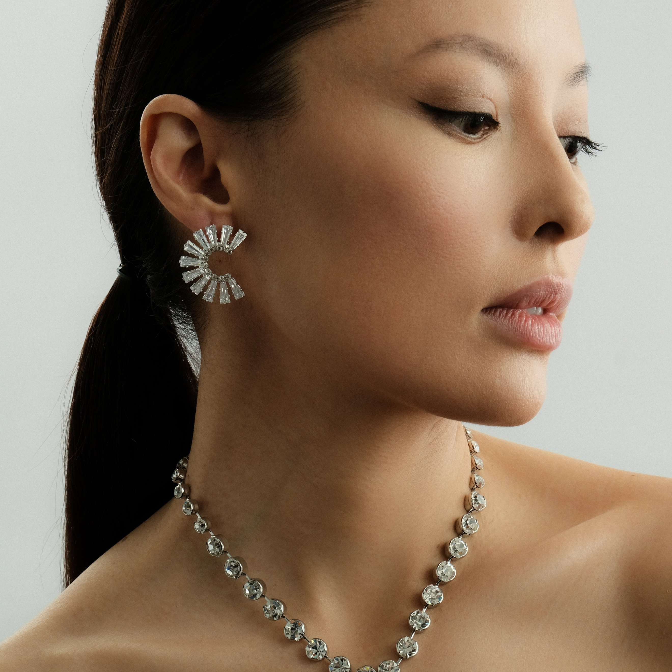Semi-circular earrings with crystals