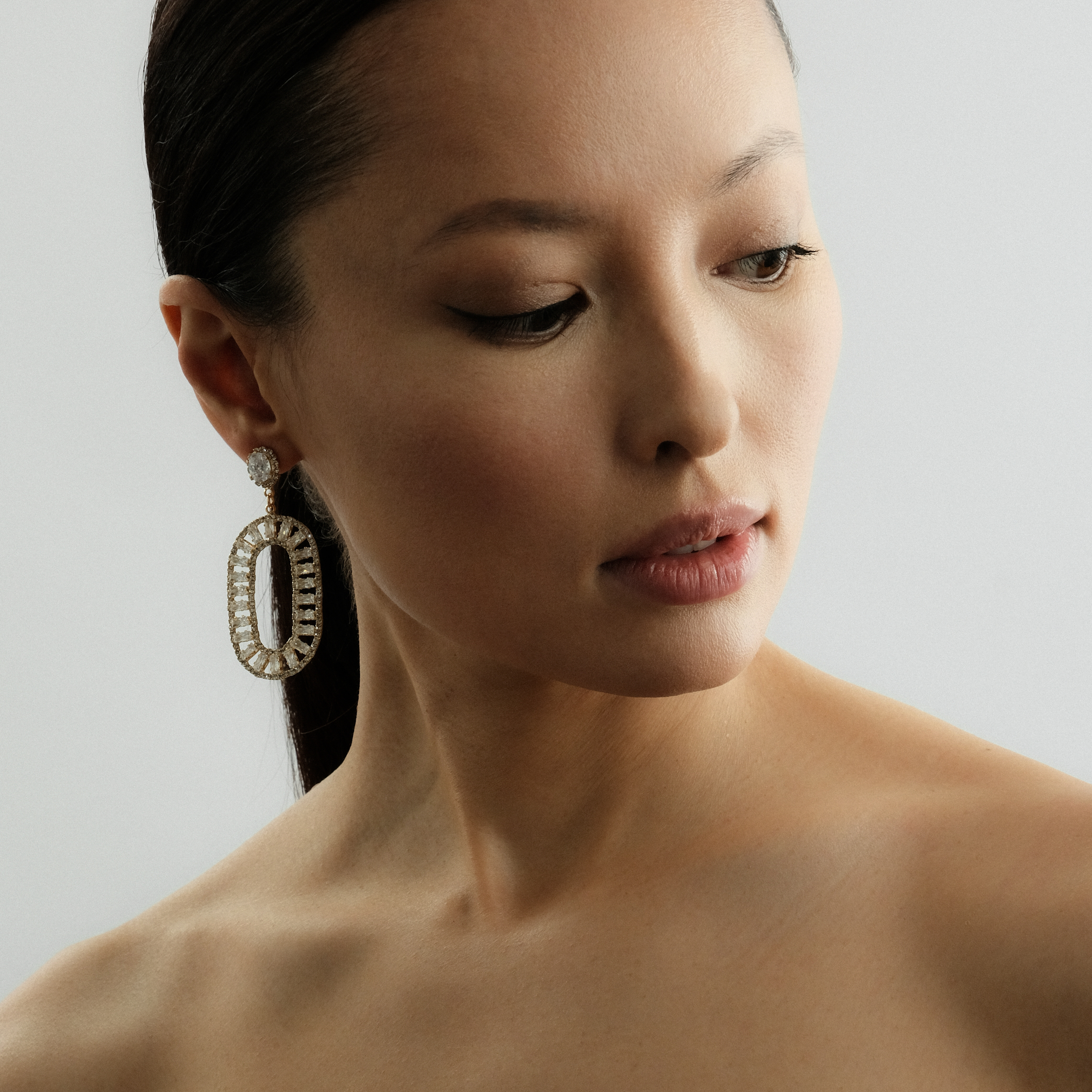 oval earrings with crystals